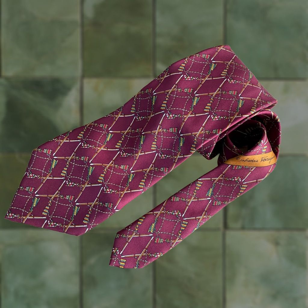 Salvatore Ferragamo VINTAGE Salvatore Ferragamo Tie Burgundy 100% Silk Made in Italy Men Leather? Wait. Size ONE SIZE - 1 Thumbnail