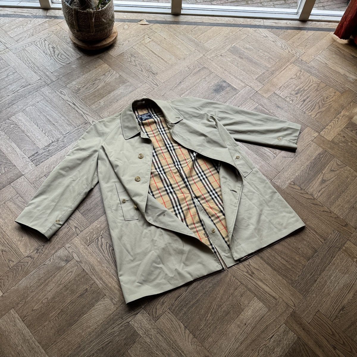 Burberry Burberrys’ Trench Coat (Classic Nova Check Lining) Size US L / EU 52-54 / 3 - 1 Thumbnail