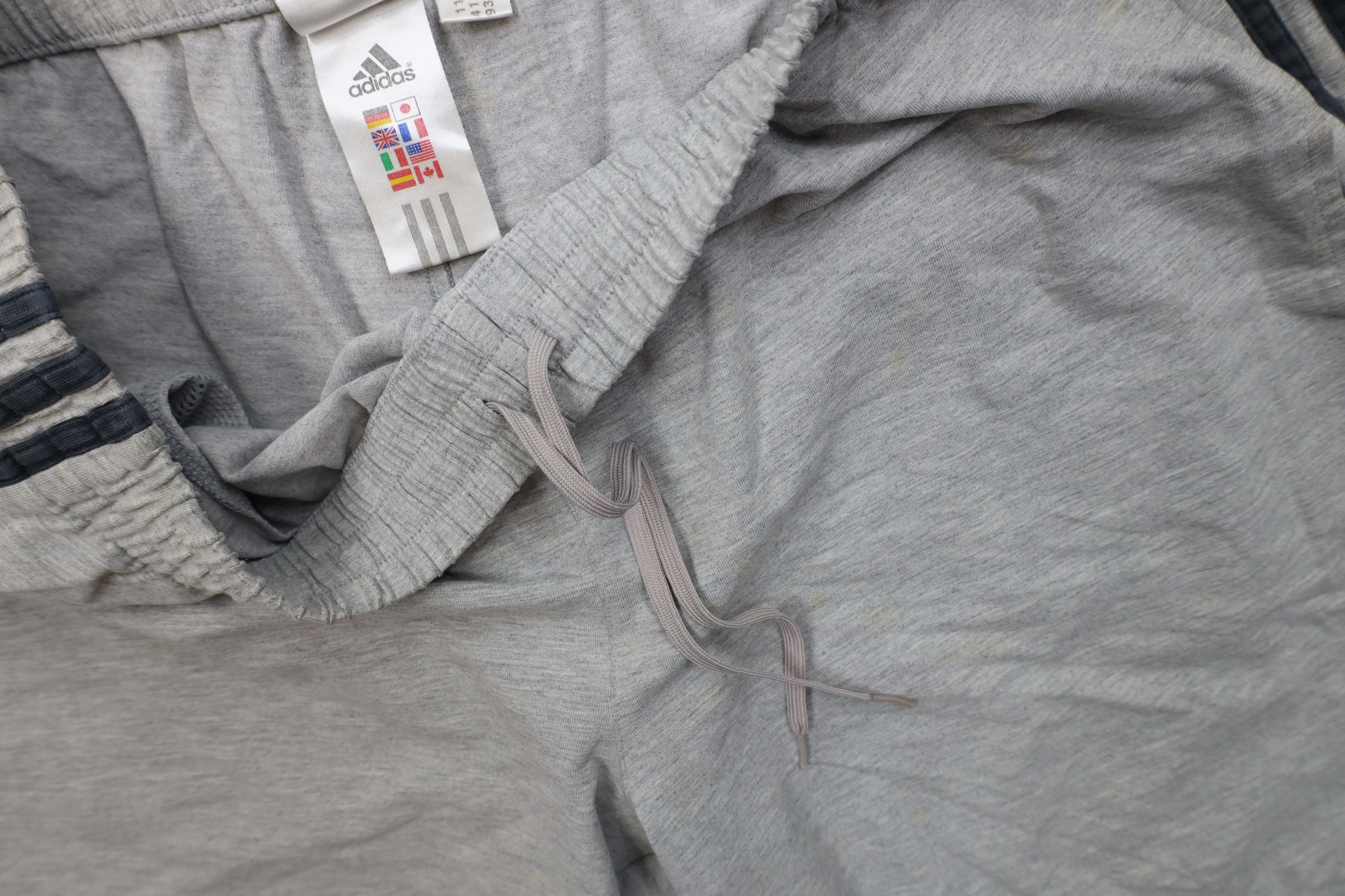 Adidas Vintage Y2K 2004 Adidas Spell Striped Above Knee Shorts Gray Size US 34 / EU 50 - 8 Thumbnail