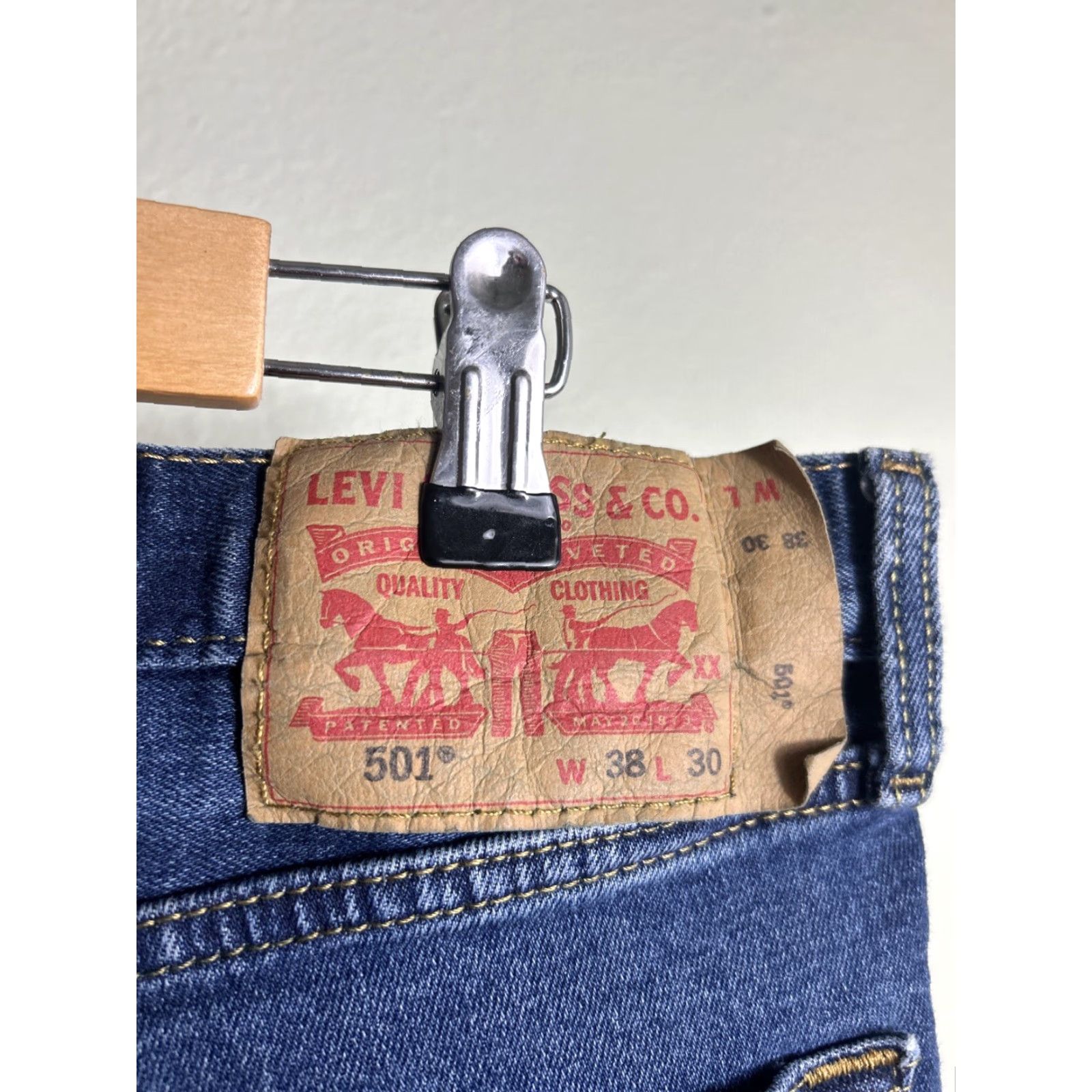 Levi's Levi’s 501 Jeans Relaxed Straight Button Fly 38x30 Medium Wash Blue Mens Jeans Size US 38 / EU 54 - 7 Thumbnail
