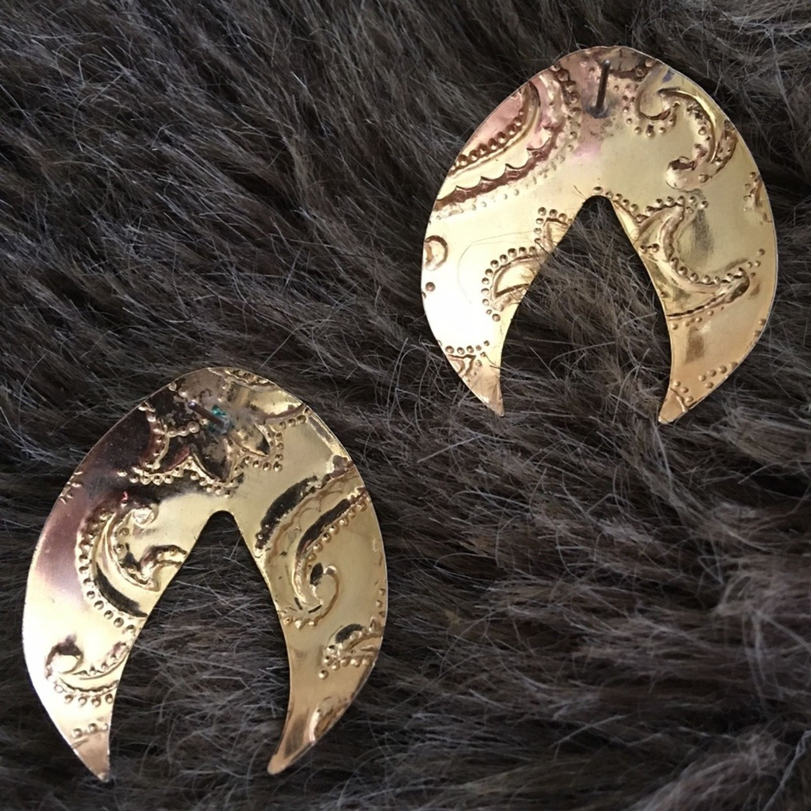 Vintage Vintage textured gold tone pierced earrings Size ONE SIZE - 2 Thumbnail