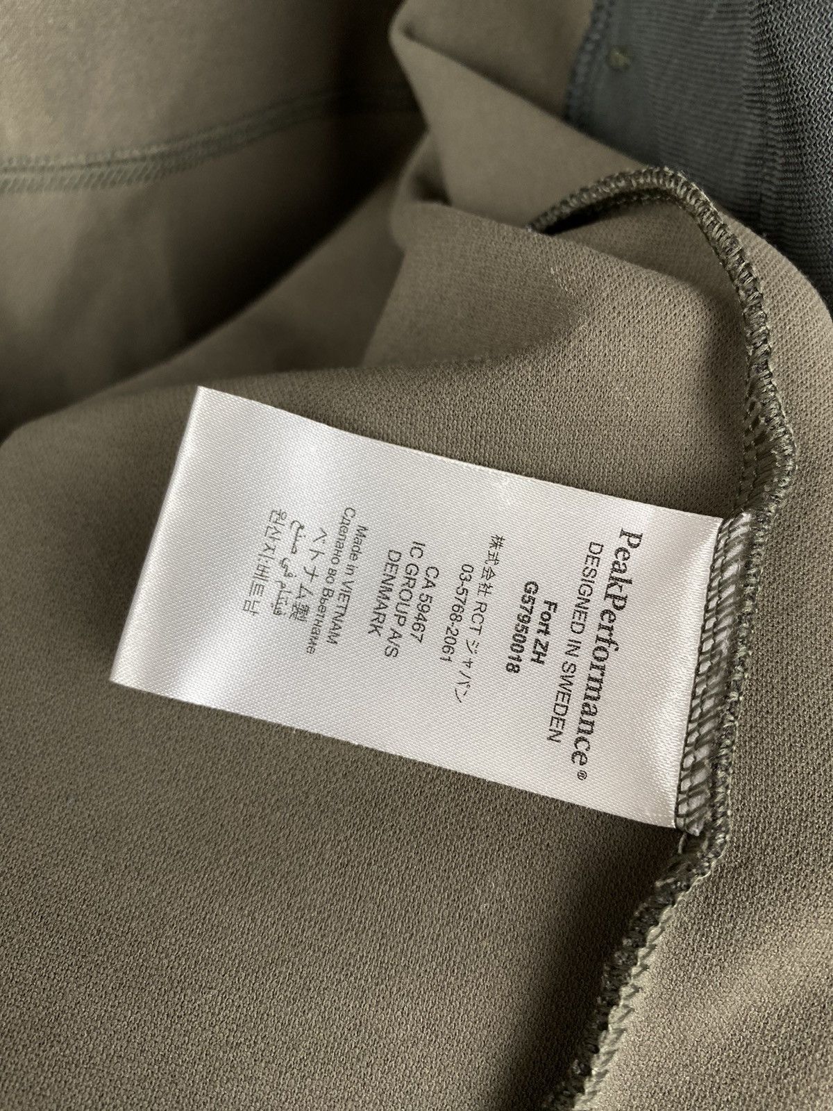 Peak Performance Outdoor Ninja Peak Performance zip jacket Size US L / EU 52-54 / 3 - 8 Thumbnail