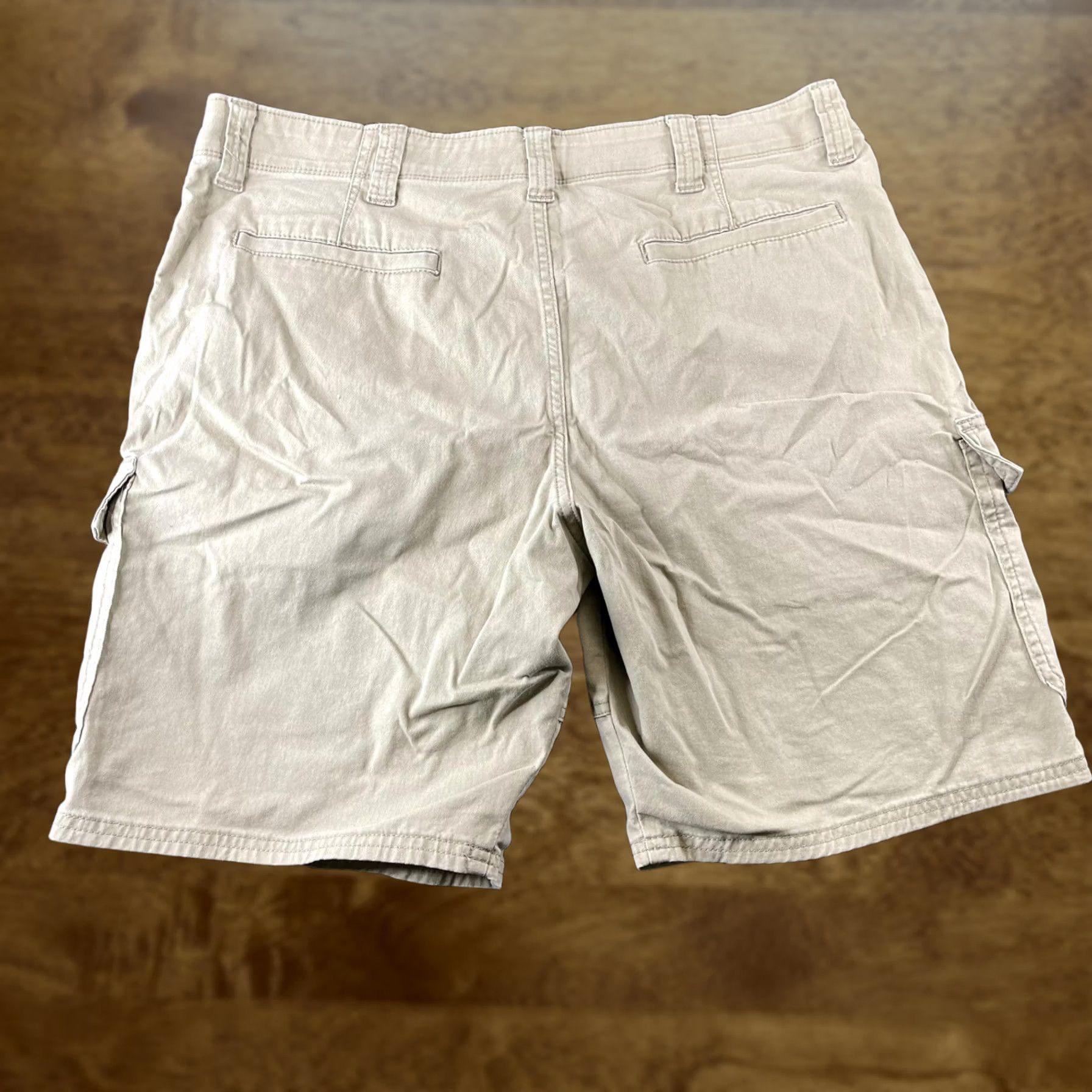Wrangler VINTAGE: Wrangler Cargo Shorts Mens 36 Beige Stretch Relaxed Fit Casual Pockets Workwear Size US 36 / EU 52 - 1 Thumbnail
