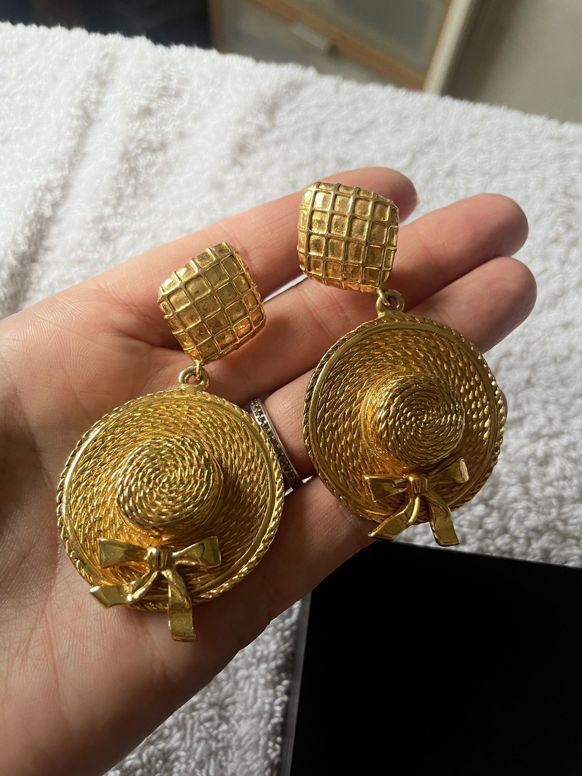 Chanel CHANEL Maxi EARRINGS. Hat model. Vintage. Size ONE SIZE - 2 Thumbnail