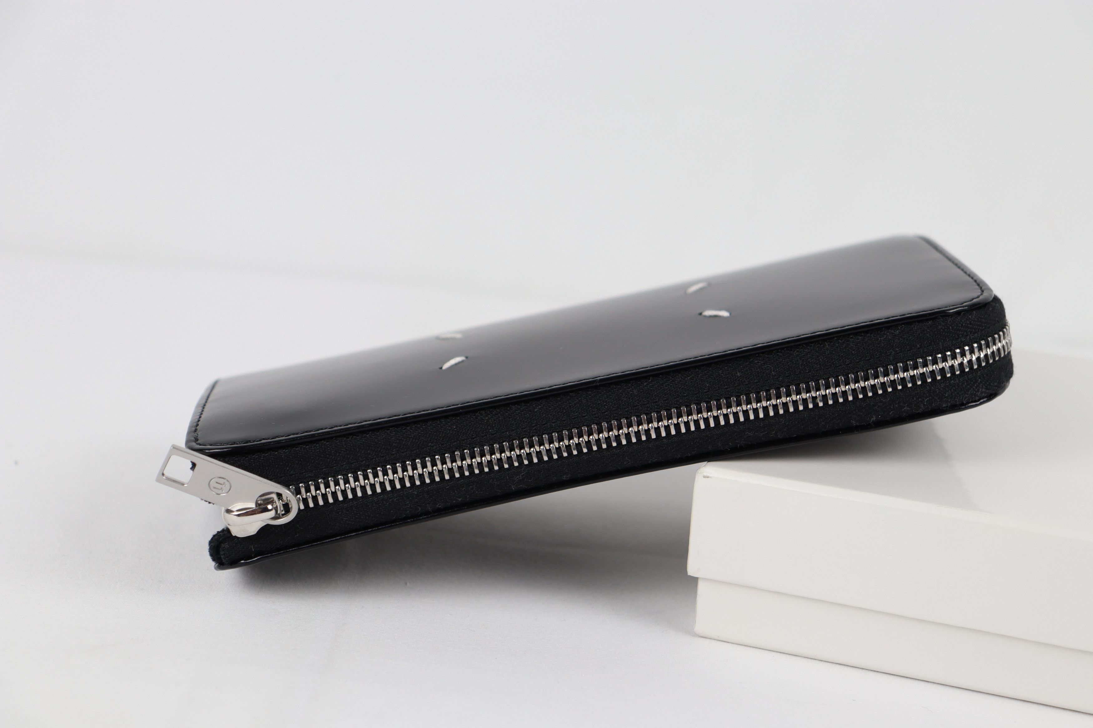 Maison Margiela o1rshd10924 Q.2 / Logo Zip Wallet in Black Size ONE SIZE - 5 Thumbnail