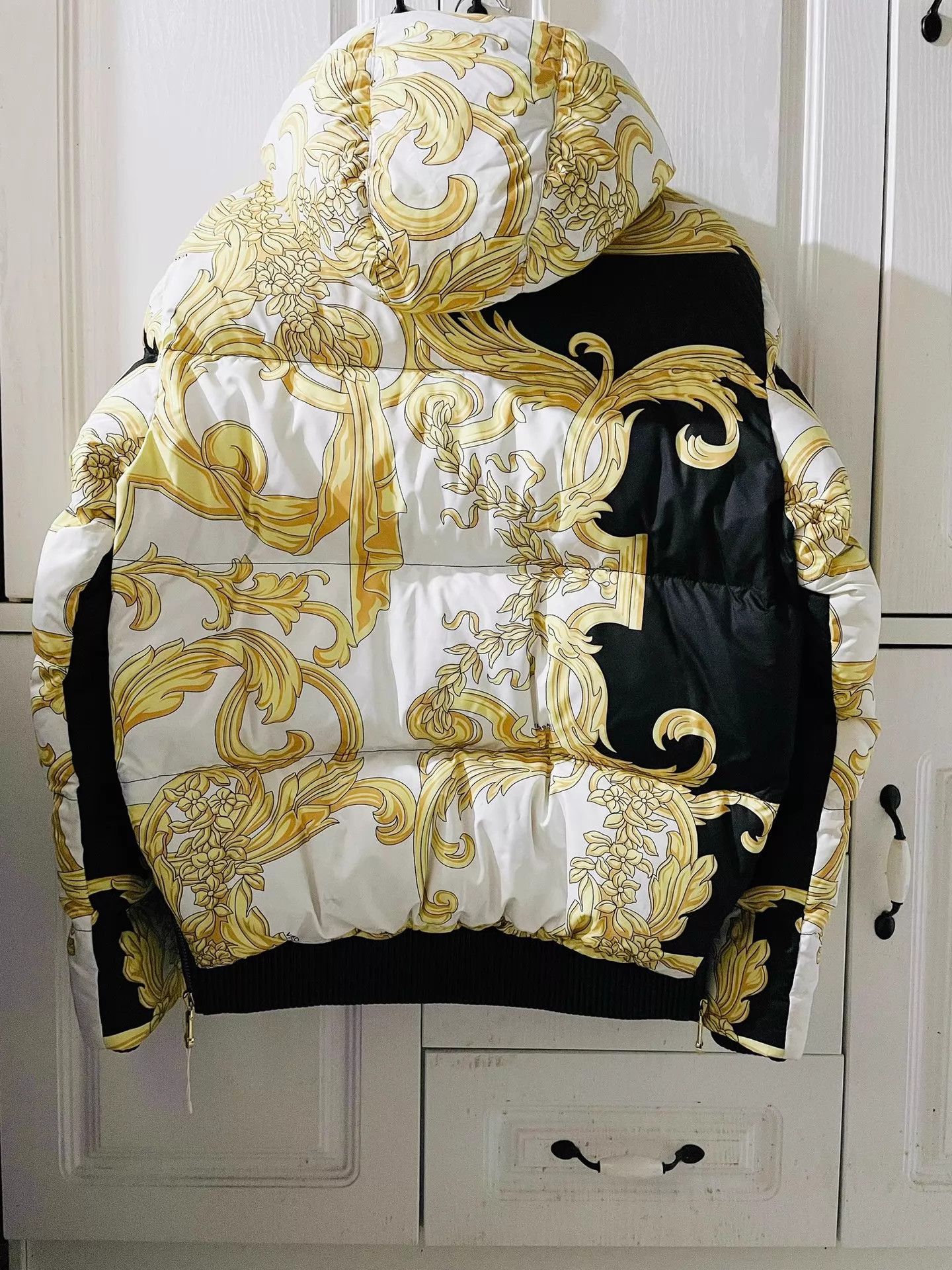 Versace Versace Mainline Baroque Print White Down Puffer Jacket L Size US M / EU 48-50 / 2 - 2 Thumbnail