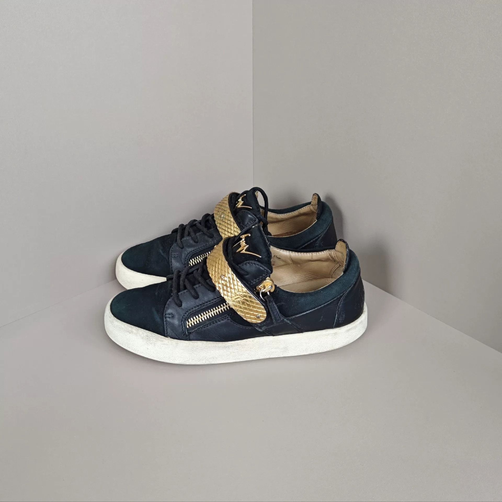 Giuseppe Zanotti Giuseppe Zanotti Casual Gold Lowtop Sneakers us_9 Women Size US 9 / IT 39 - 1 Thumbnail