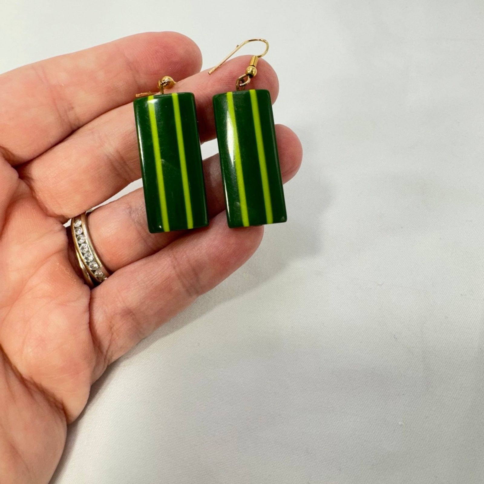 NBDN Nobrandedon VTG Lucite ribbon earrings Size ONE SIZE - 1 Thumbnail