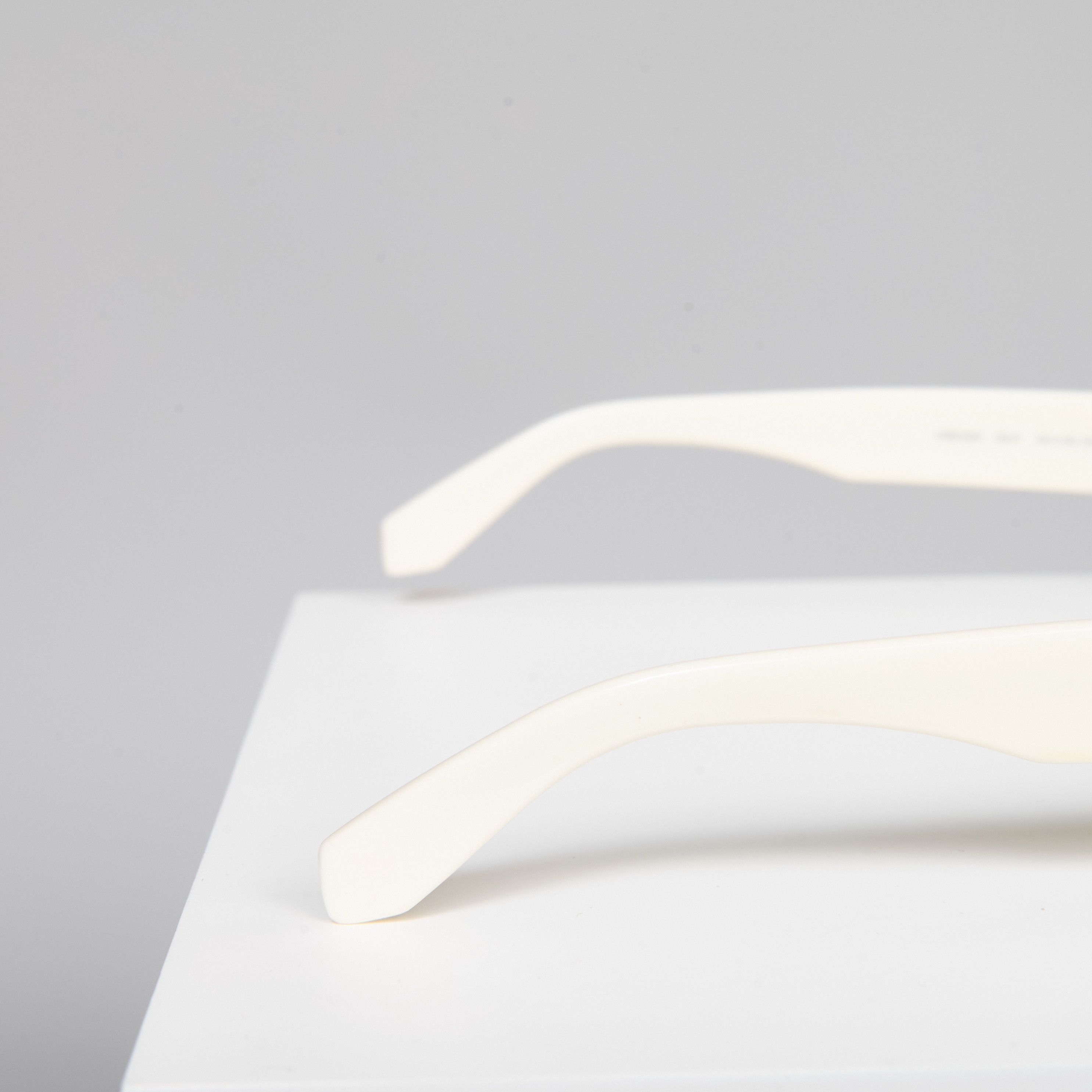 Off-White OFF WHITE ARTHUR WHITE DARK GREY SUNGLASSES Size ONE SIZE - 6 Thumbnail