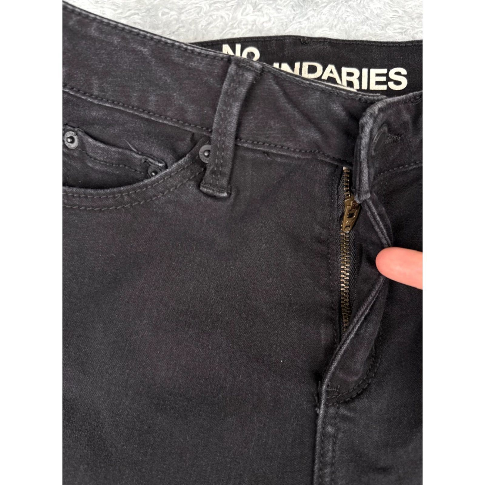 Vintage No Boundaries Jeans Women 6 Black Denim Flared Mid Rise Cotton Blend 28x30 - Vintage? No. Size 28" / US 6 / IT 42 - 5 Thumbnail