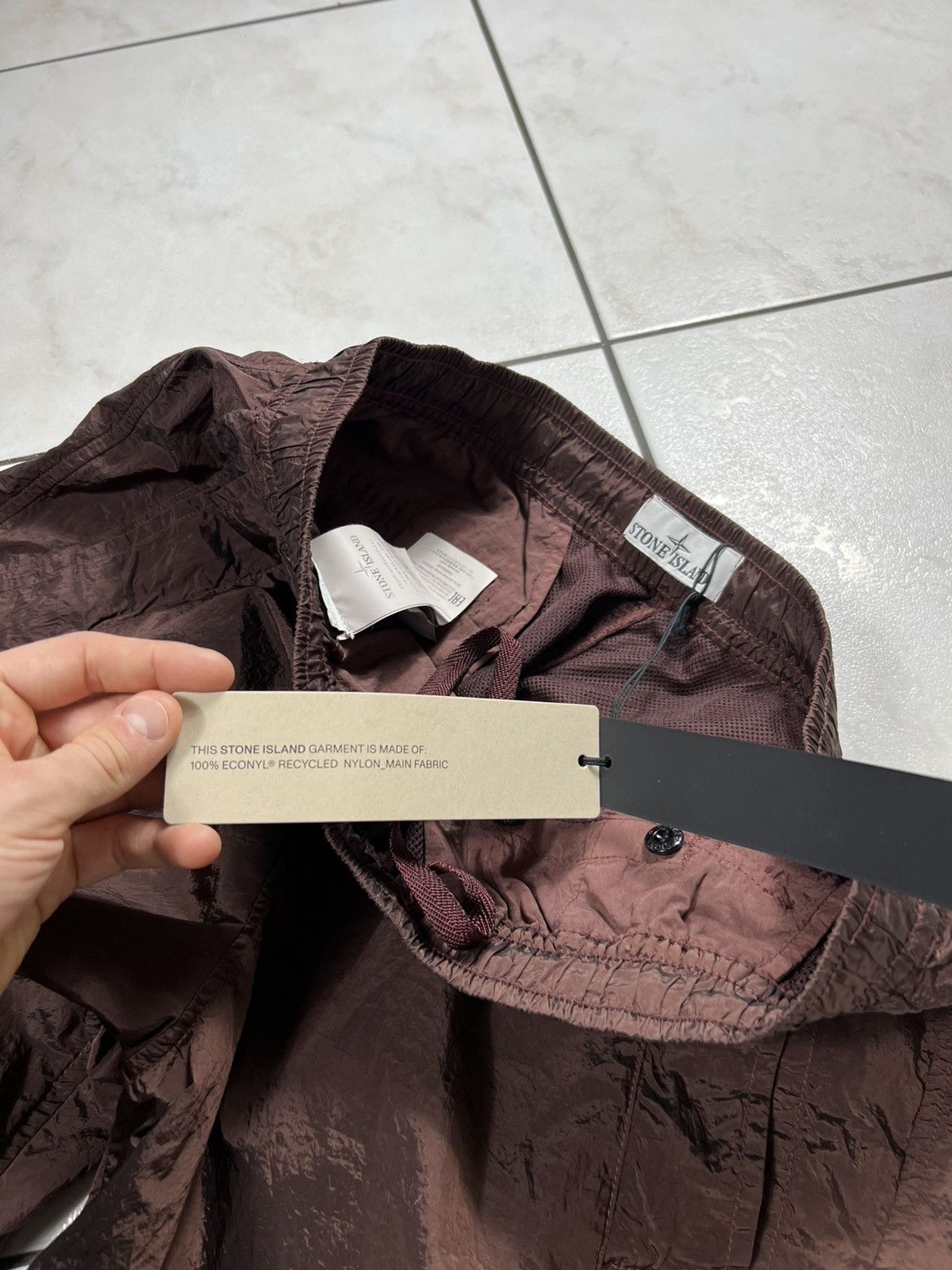 Stone Island Stone Island shiny nylon metal sweatpants burgundy baggy Size US 32 / EU 48 - 19 Thumbnail