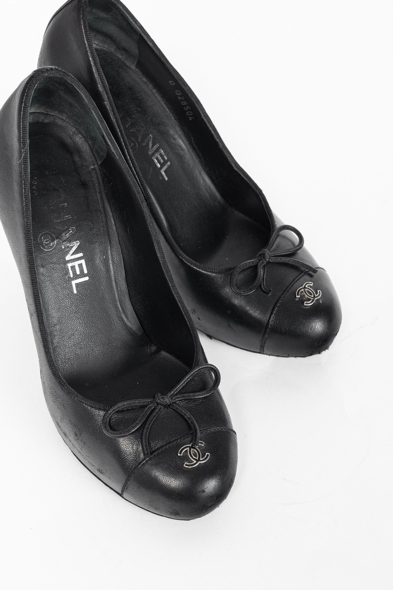 Chanel Chanel Black Leather CC-Cap-Toe Bow Pumps Size US 5.5 / IT 35.5 - 6 Thumbnail