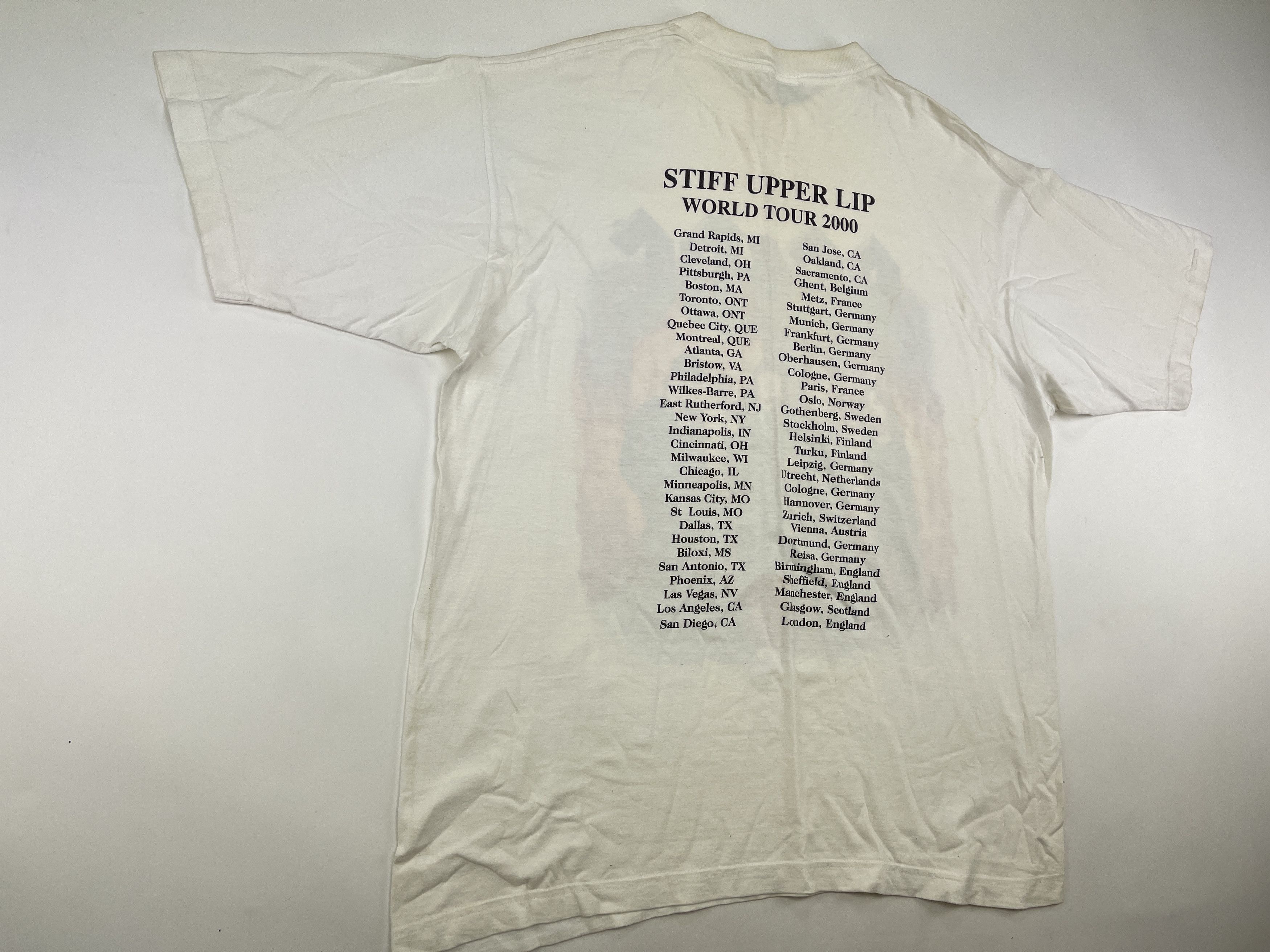 Band Tees AC/DC T-Shirt, 2000 Stiff Upper Lip, vintage ACDC size L Size US L / EU 52-54 / 3 - 14 Thumbnail