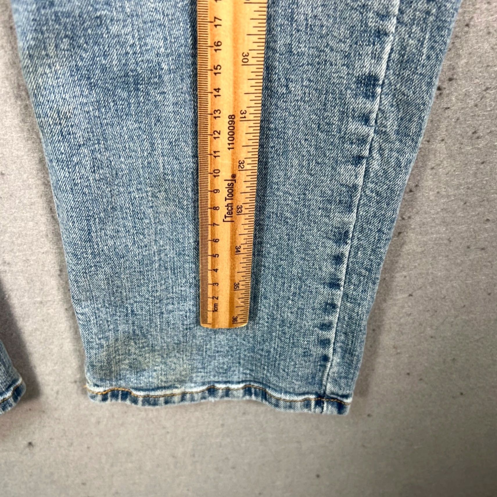 Levi's Levi's 511 Jeans Slim Fit Light Wash Denim 33x29 Blue Men Regular Slim Levi's 500 Series Pants Nine 9-? Size US 33 - 7 Thumbnail
