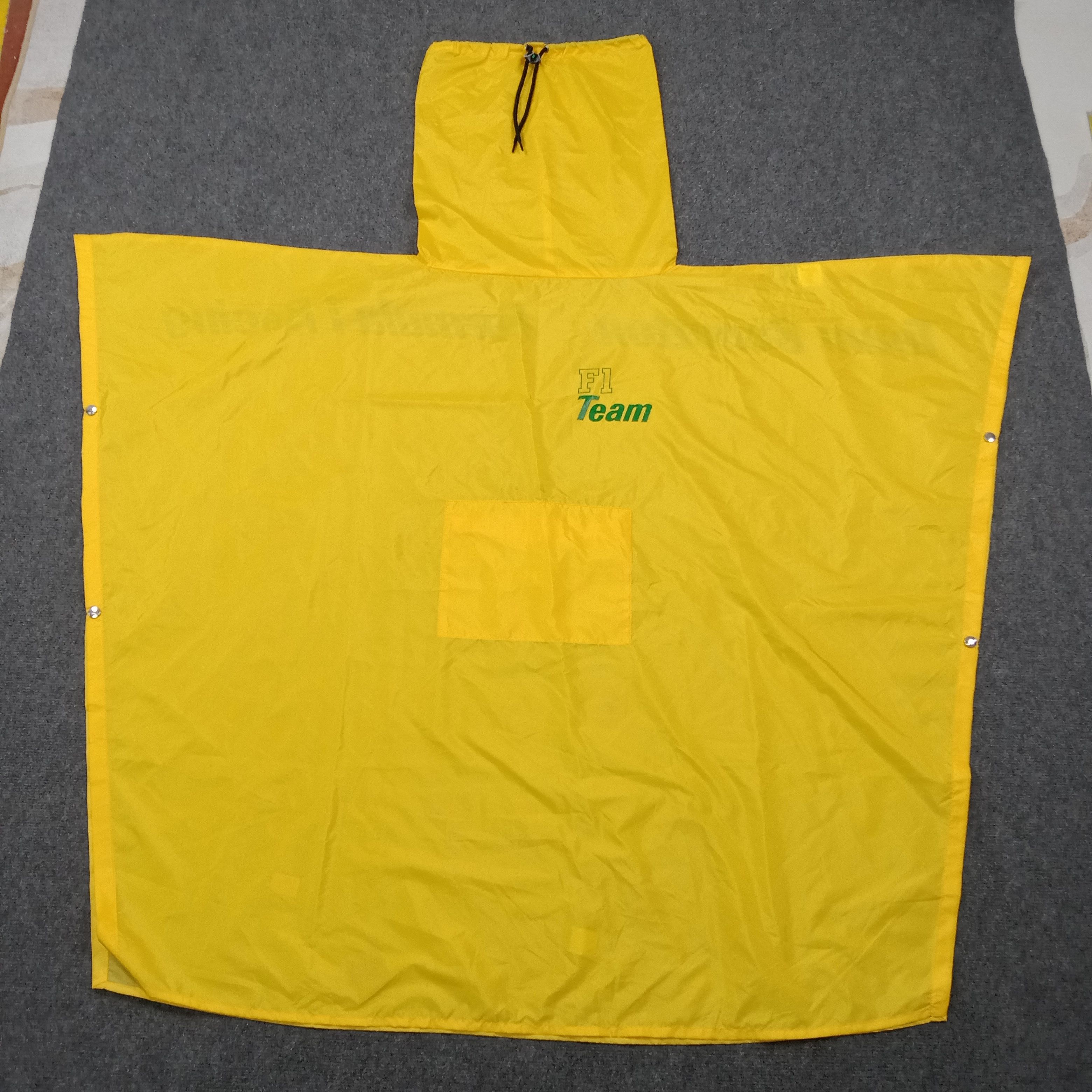 Benetton Formula 1 Racing Team Benetton Raincoat Free Size C269N15 Size US L / EU 52-54 / 3 - 3 Thumbnail