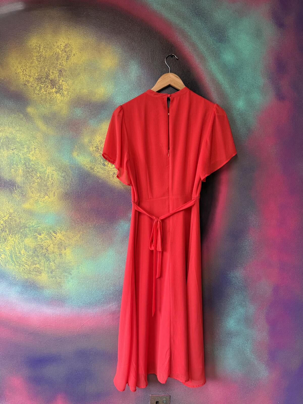 Other Oasis red textured jacquard flutter sleeve midi dress Size M / US 6-8 / IT 42-44 - 4 Thumbnail