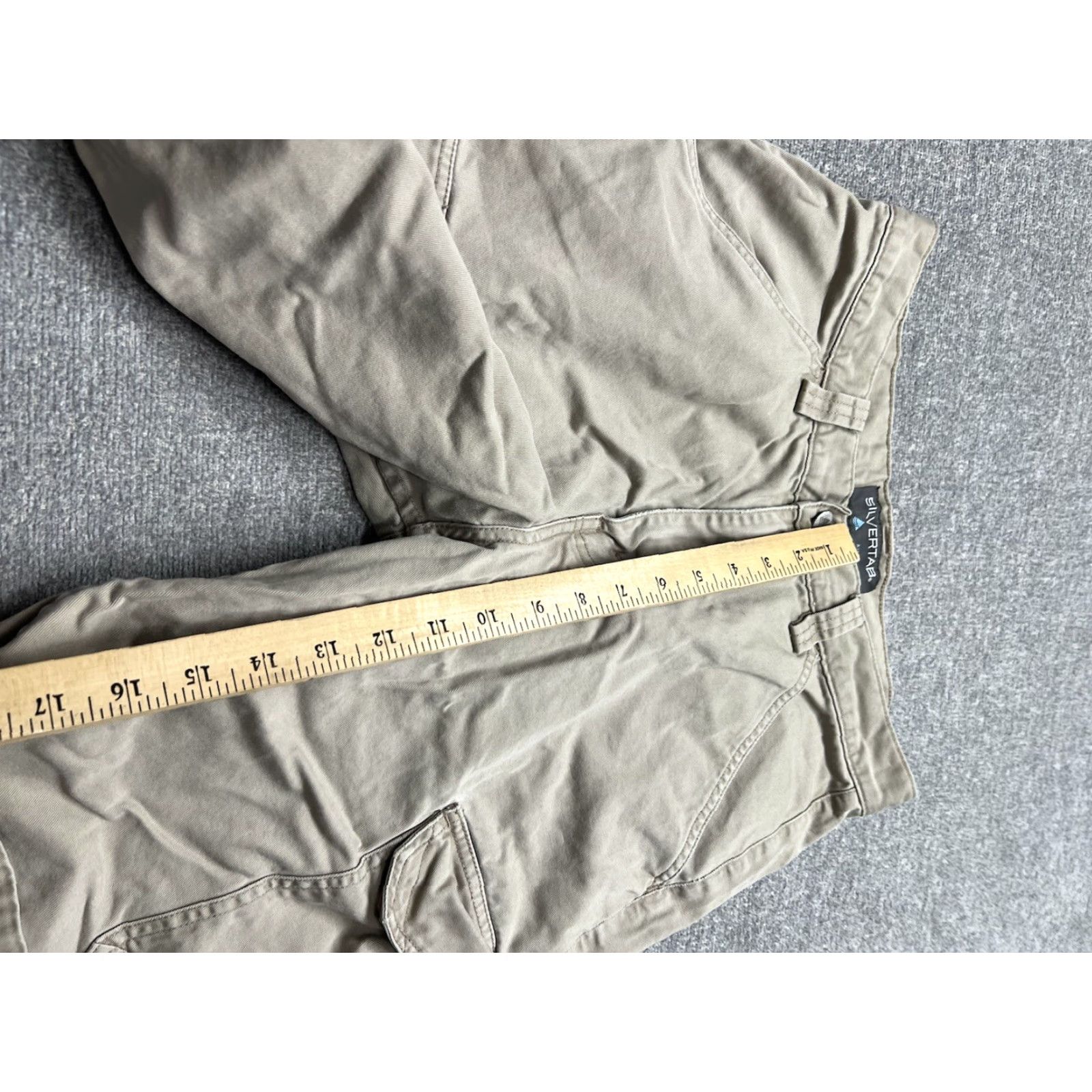 Levi's VINTAGE Levi's SilverTab Cargo Shorts Size 30 Men’s Beige Tan 10” Denim 5-Pocket Design Distressed Relaxed Size US 30 / EU 46 - 5 Thumbnail
