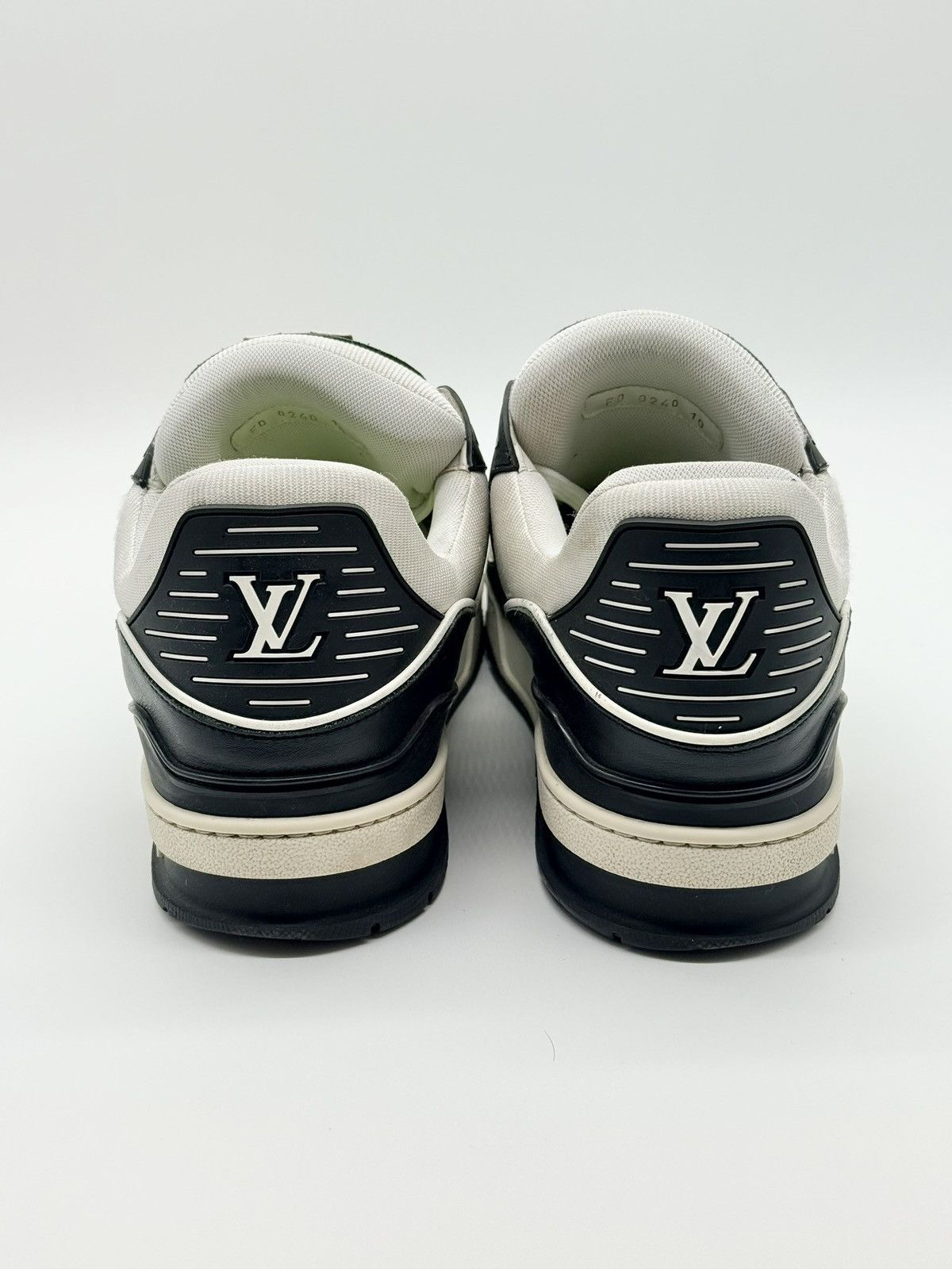 Louis Vuitton Size 11 - Black Leather Louis Vuitton Trainer Size US 11 / EU 44 - 5 Thumbnail