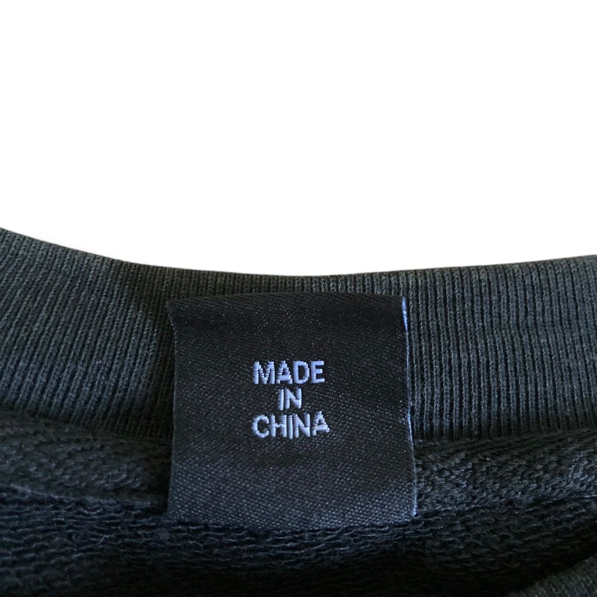 Le Grande Bleu (L.G.B.) 🇯🇵 Y2K ALL IS VANITY WORDING DRAGON SWEATSHIRT Size US L / EU 52-54 / 3 - 18 Thumbnail
