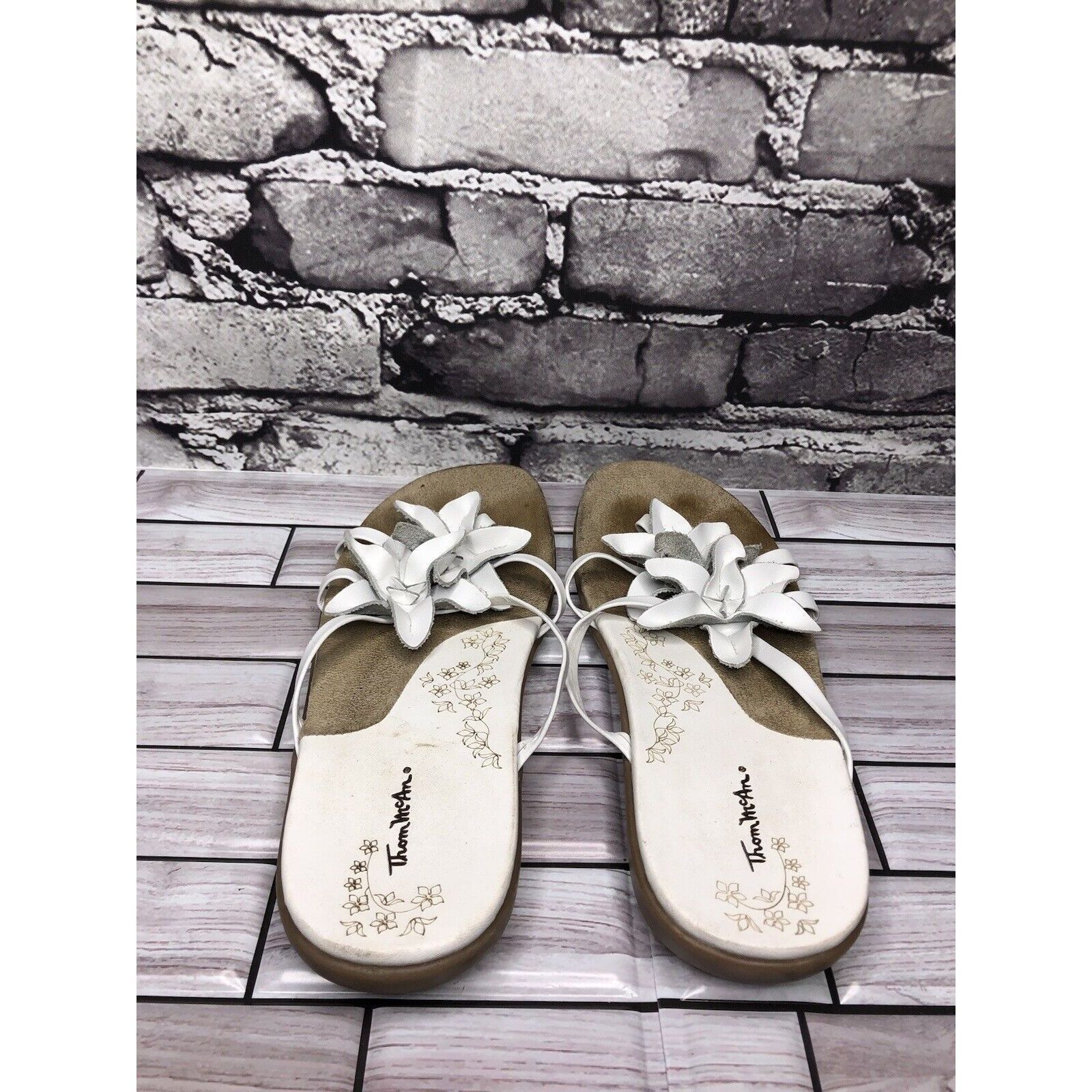 Other Thom McAn White Leather Floral Flip Flop Wedge Sandals Women Size US 6 / IT 36 - 6 Thumbnail