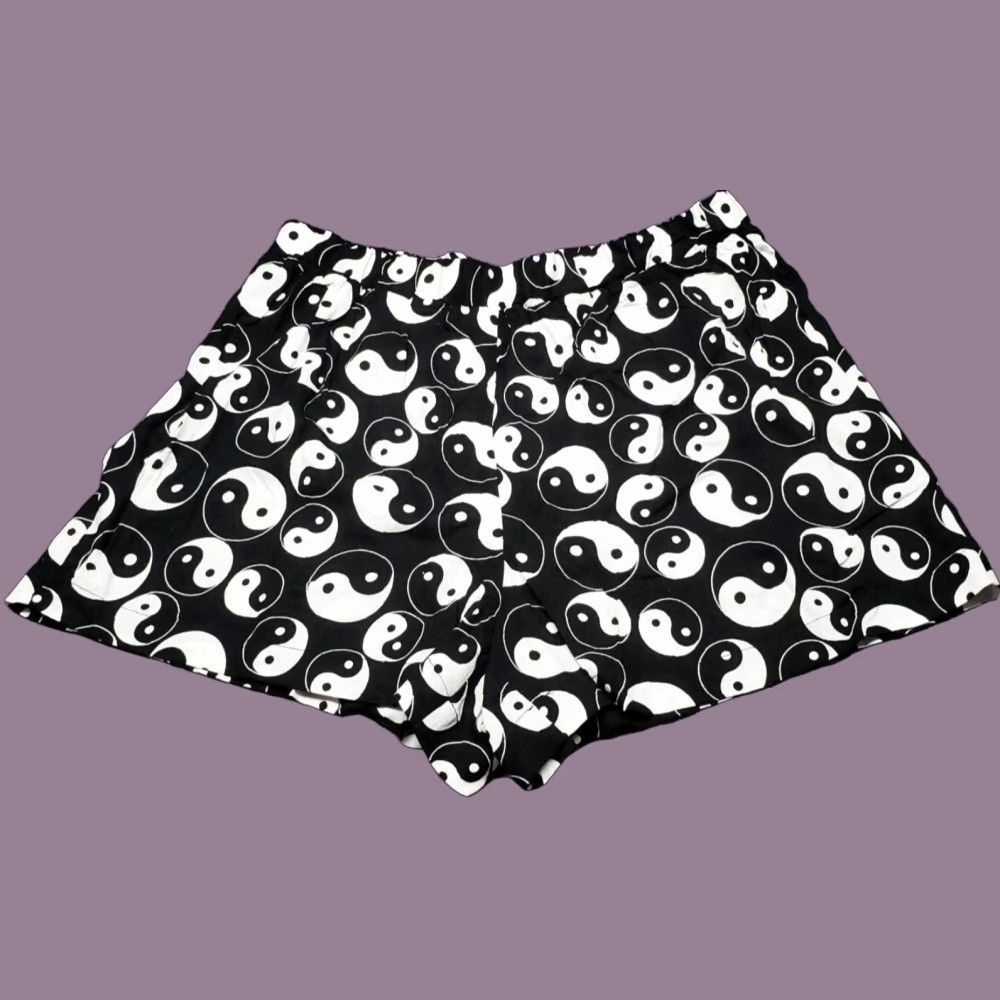 Vintage Rue21 Casual Shorts Womens Plus 1X Black Yin Yang Comfort High Rise Linen New Size 40" / US 18 - 1 Thumbnail