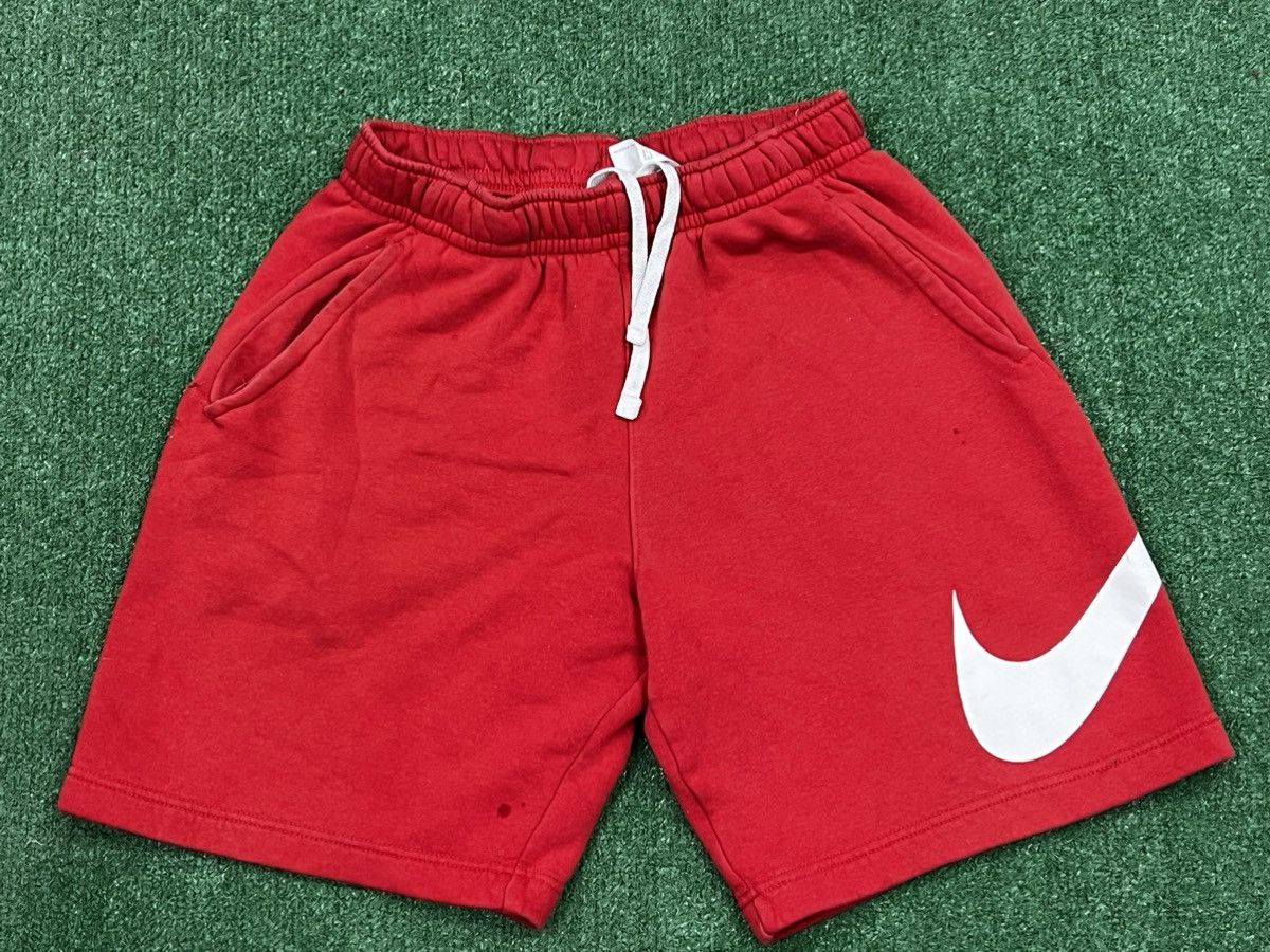 Nike Nike Big Swoosh Sweatshorts Size US 30 / EU 46 - 1 Thumbnail