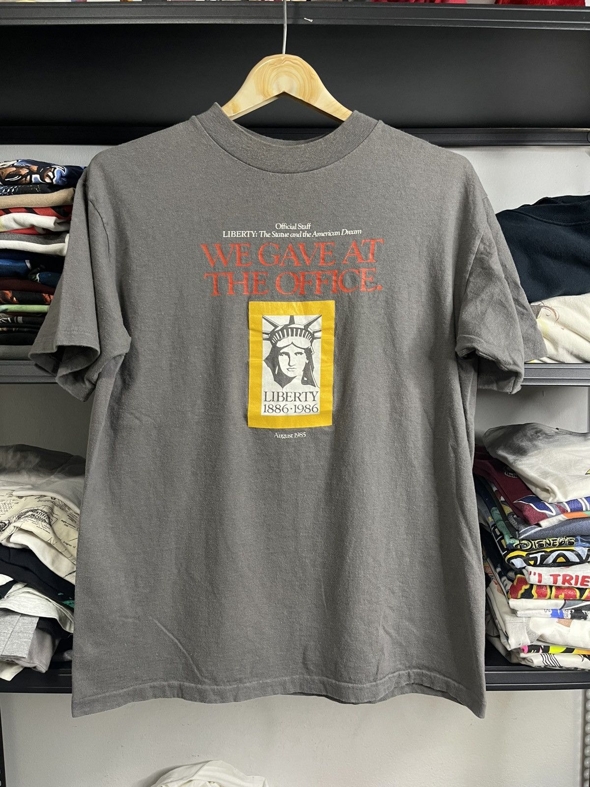 Vintage Rare Vintage 1985 Statue of Liberty Hanes Beefy-T T-Shirt Size US L / EU 52-54 / 3 - 1 Thumbnail