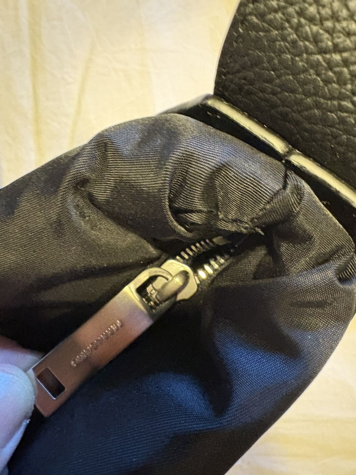 Salvatore Ferragamo Ferragamo cut-out leather/nylon crossbody bag. Size ONE SIZE - 11 Thumbnail