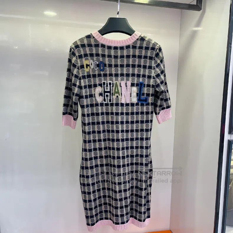 Chanel Chanel 21b knitted v-neck dress Size XS / US 0-2 / IT 36-38 - 2 Thumbnail