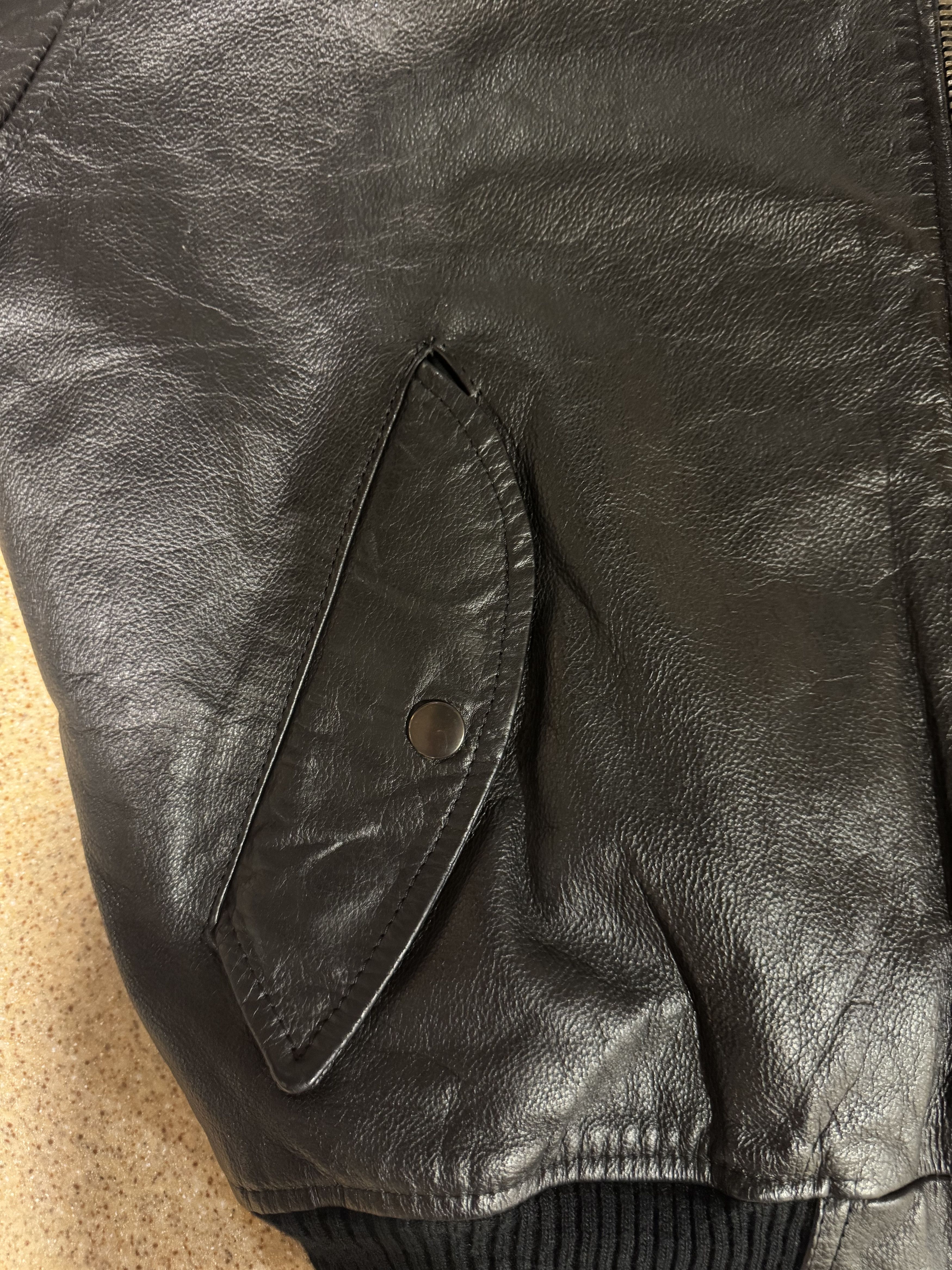 Japanese Brand 90’s Japanese Cowhide MA-1 Leather Flight Jacket Size US S / EU 44-46 / 1 - 2 Thumbnail