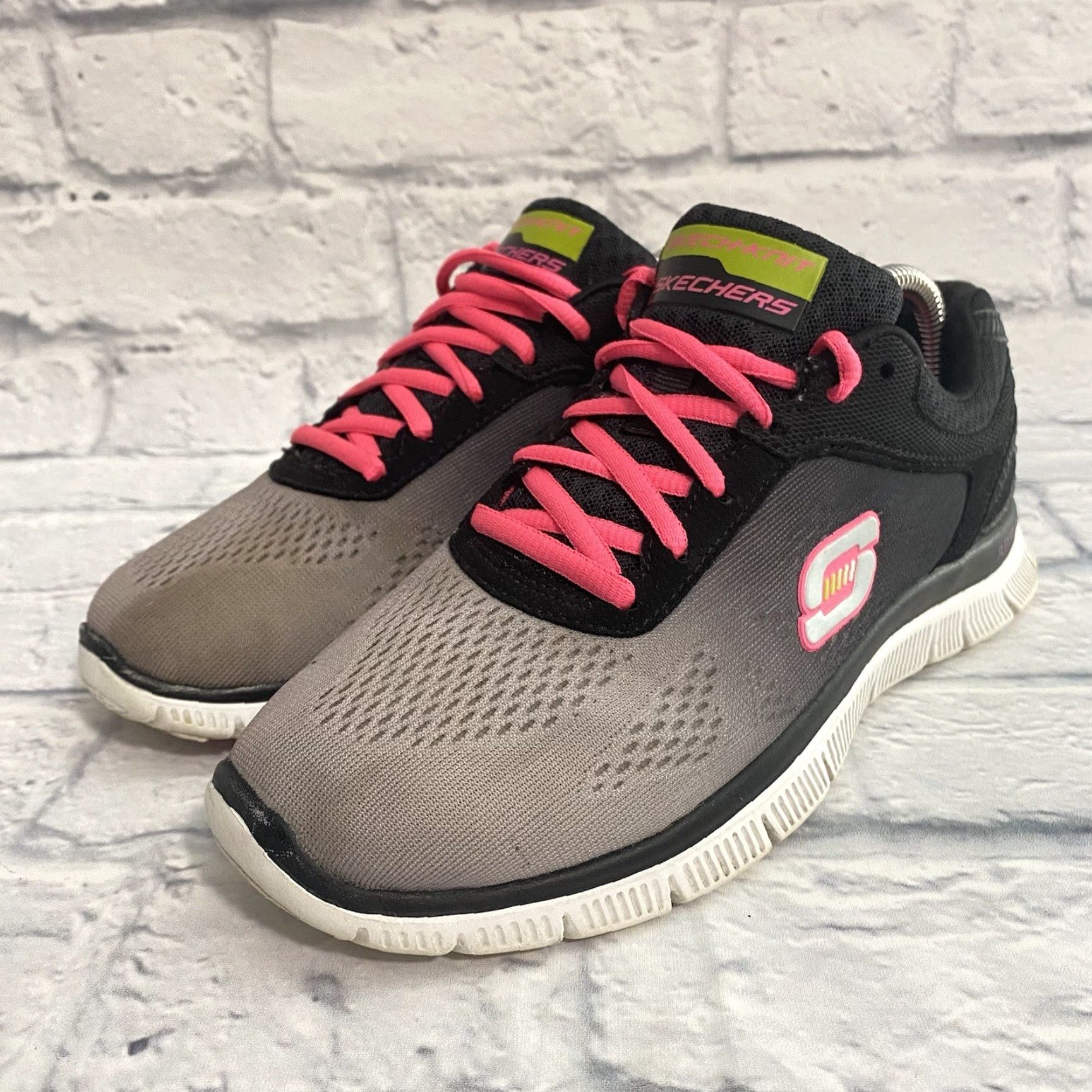 SKECHERS Skechers Memory Foam Skech-Knit Sneakers Women's 8.5 Black/Pink Sneakers 11880 Size US 6 / IT 36 - 3 Thumbnail