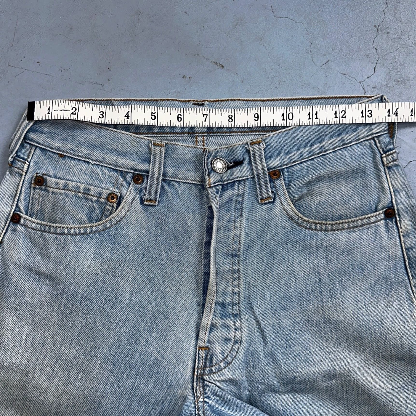 Levi's VINTAGE Levi's 501 Jeans Men 29x30 Light Wash 80s USA Distressed Straight Fit Size US 29 - 6 Thumbnail