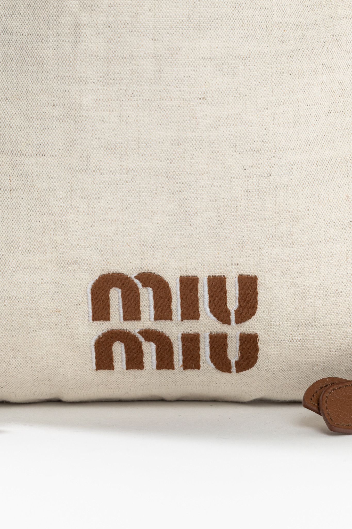 Miu Miu Miu Miu SS/24 Beige Canvas Logo-Embroidered Drawstring Pouch Size ONE SIZE - 7 Thumbnail