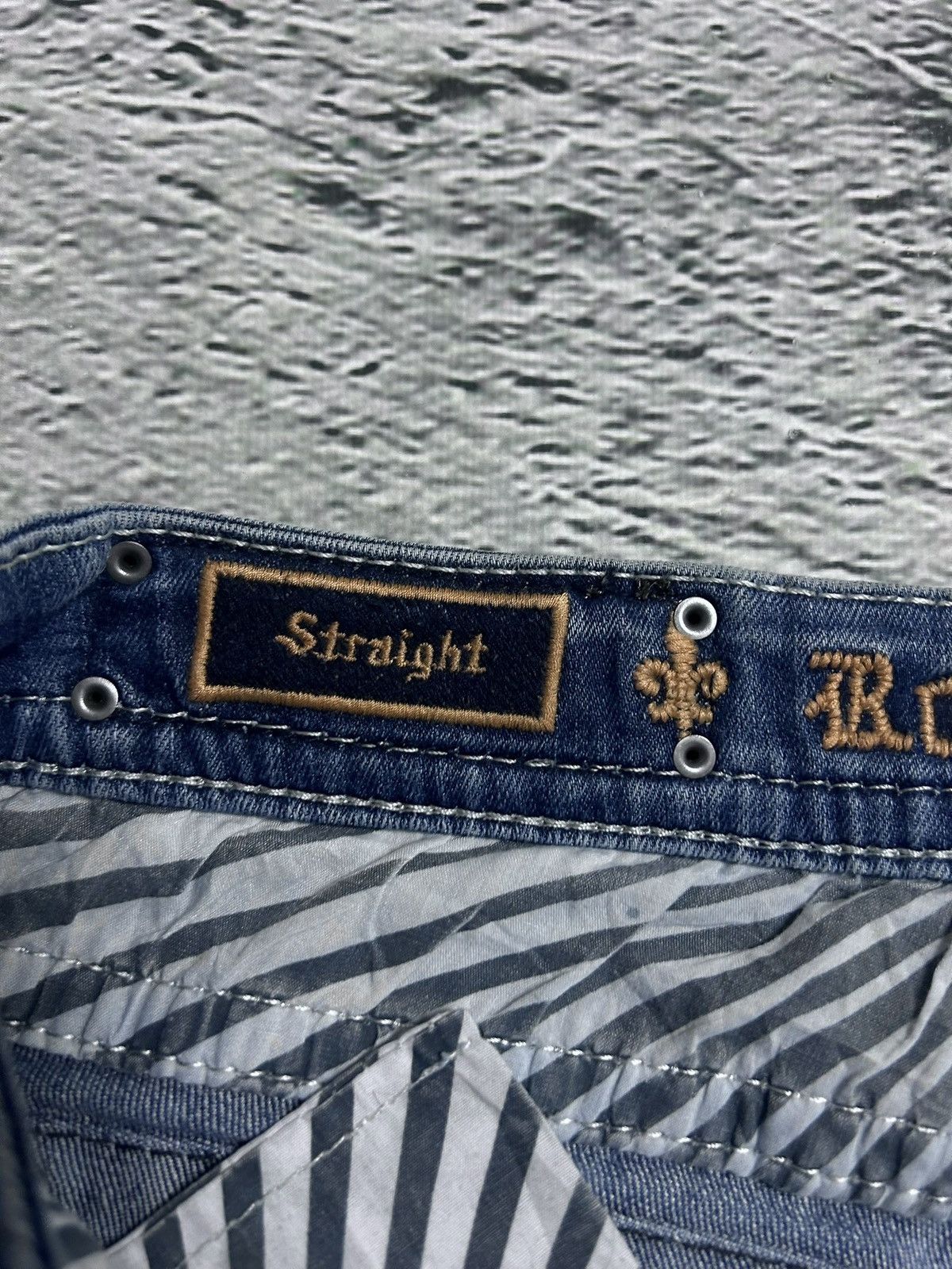 Rock Revival Rock Revival vintage blue jeans Y2K flared Size 31" - 9 Thumbnail