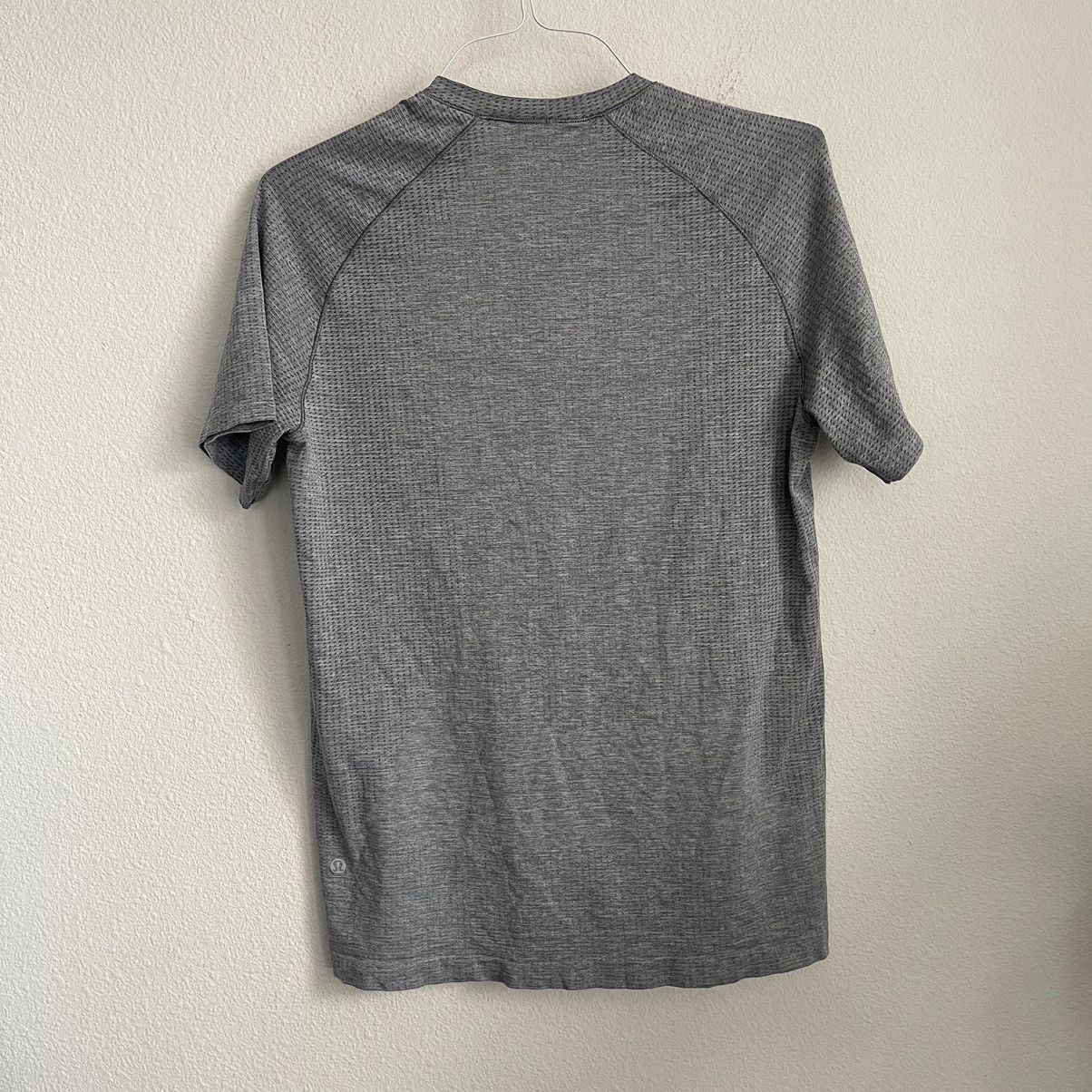 Lululemon Lululemon Breathable Short Sleeve Performance T Shirt Size US M / EU 48-50 / 2 - 5 Thumbnail