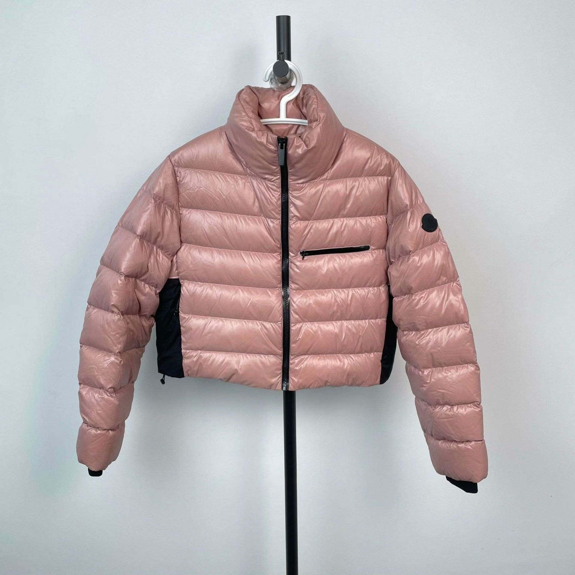 Moncler Moncler Down Cropped Pink Down Jacket M Women Size M / US 6-8 / IT 42-44 - 1 Thumbnail