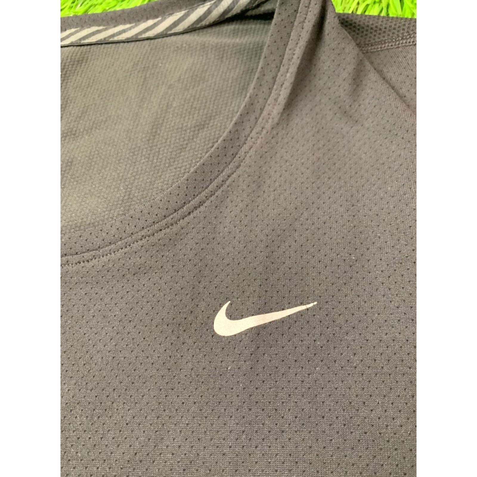 Nike Nike Dri-FIT Shirt Women L Black Run Training Reflective Logo 2016 Nike Brand Jersey Tee Short Sleeve Crew Neck Size L / US 10 / IT 46 - 3 Thumbnail