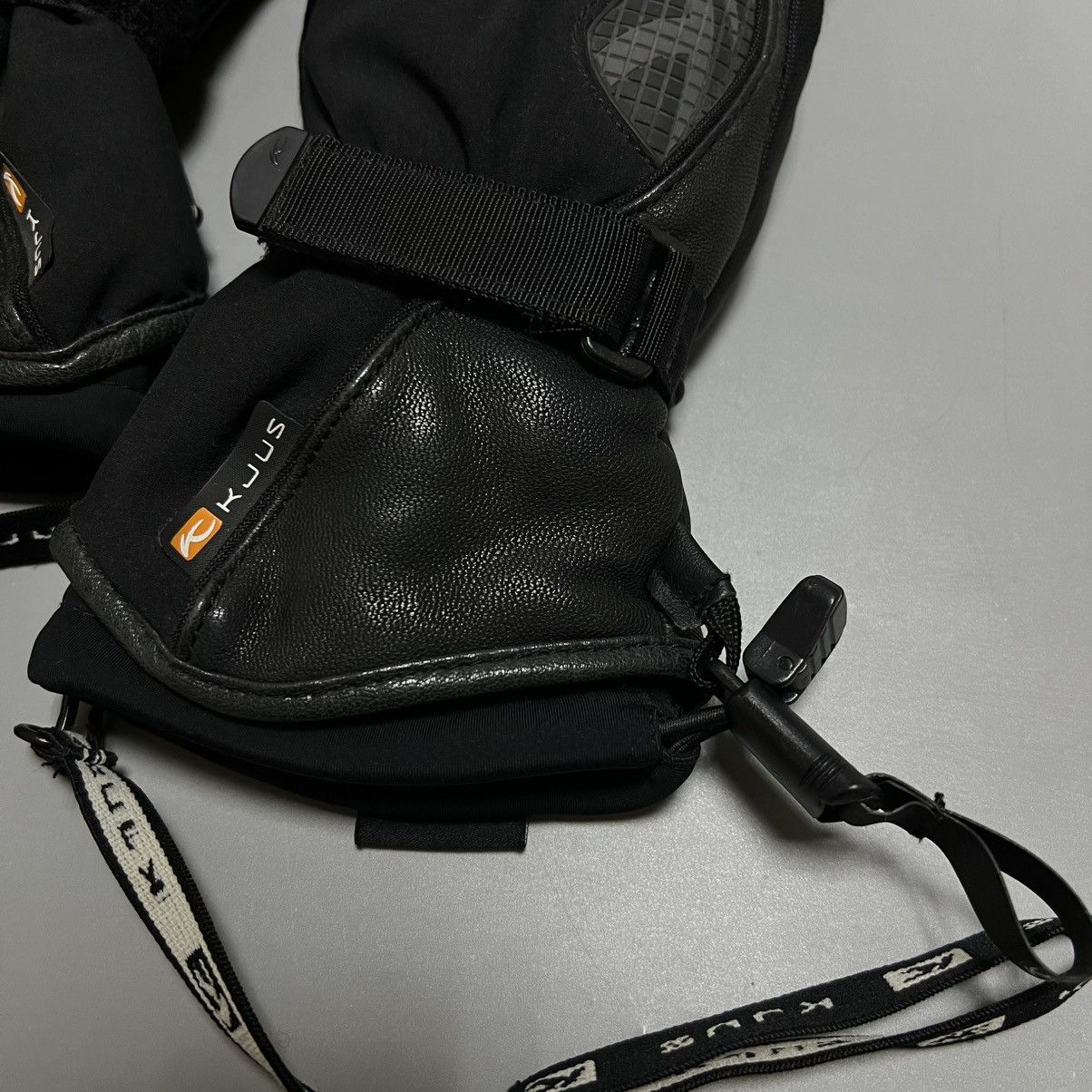 KJUS KJUS Ski Snowboard Gloves PrimaLoft Leather Black Size ONE SIZE - 9 Thumbnail