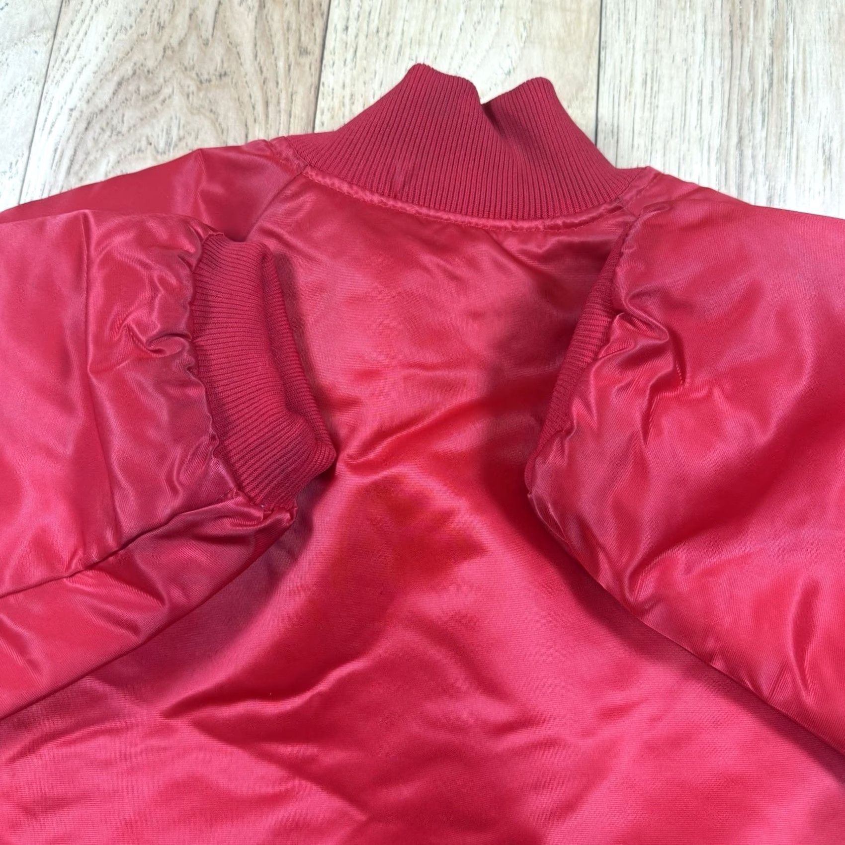 Vintage VINTAGE VTG Art Cadillac Chevy Satin Bomber Jacket Mens Medium Red Button Jacket Mens Red Satin Bomber Art Cadillac Chevy Size US M / EU 48-50 / 2 - 7 Thumbnail