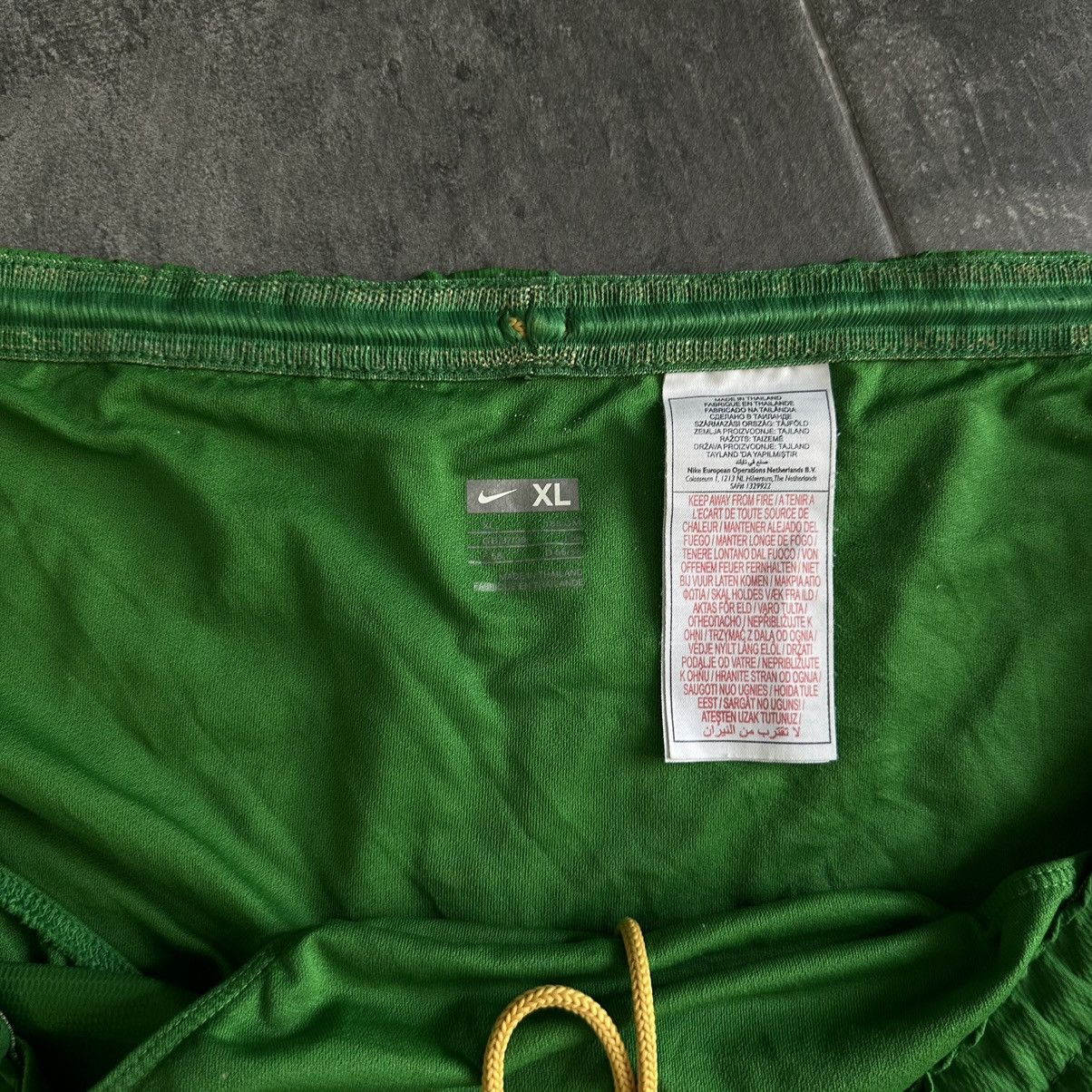 Nike × Vintage Vintage Nike The Celtic Football Club Shorts Y2K Sport-wear Size US 38 / EU 54 - 5 Thumbnail