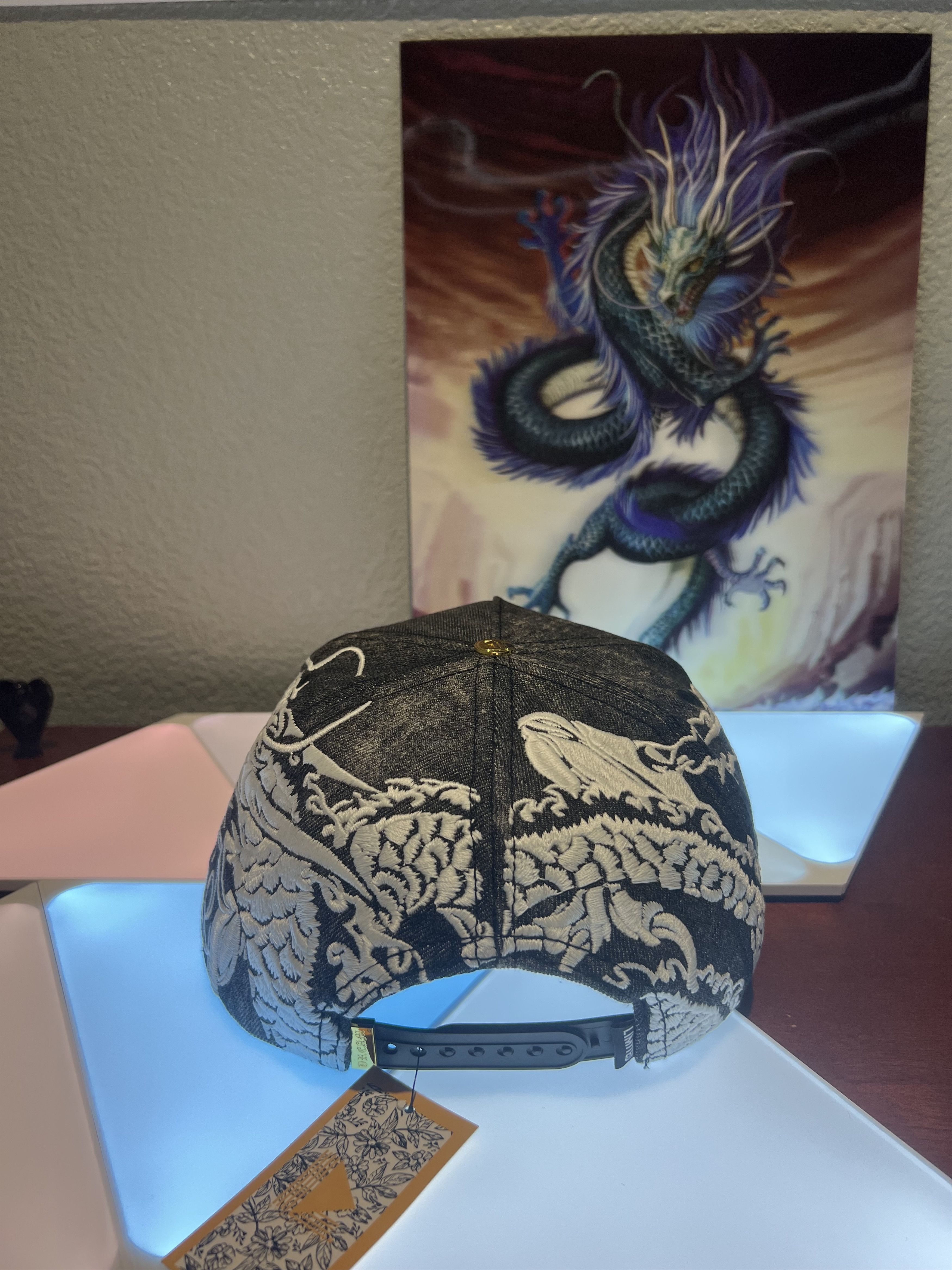Other OG LA: “Dragon” Limited by Dvniel.luu Size ONE SIZE - 2 Thumbnail