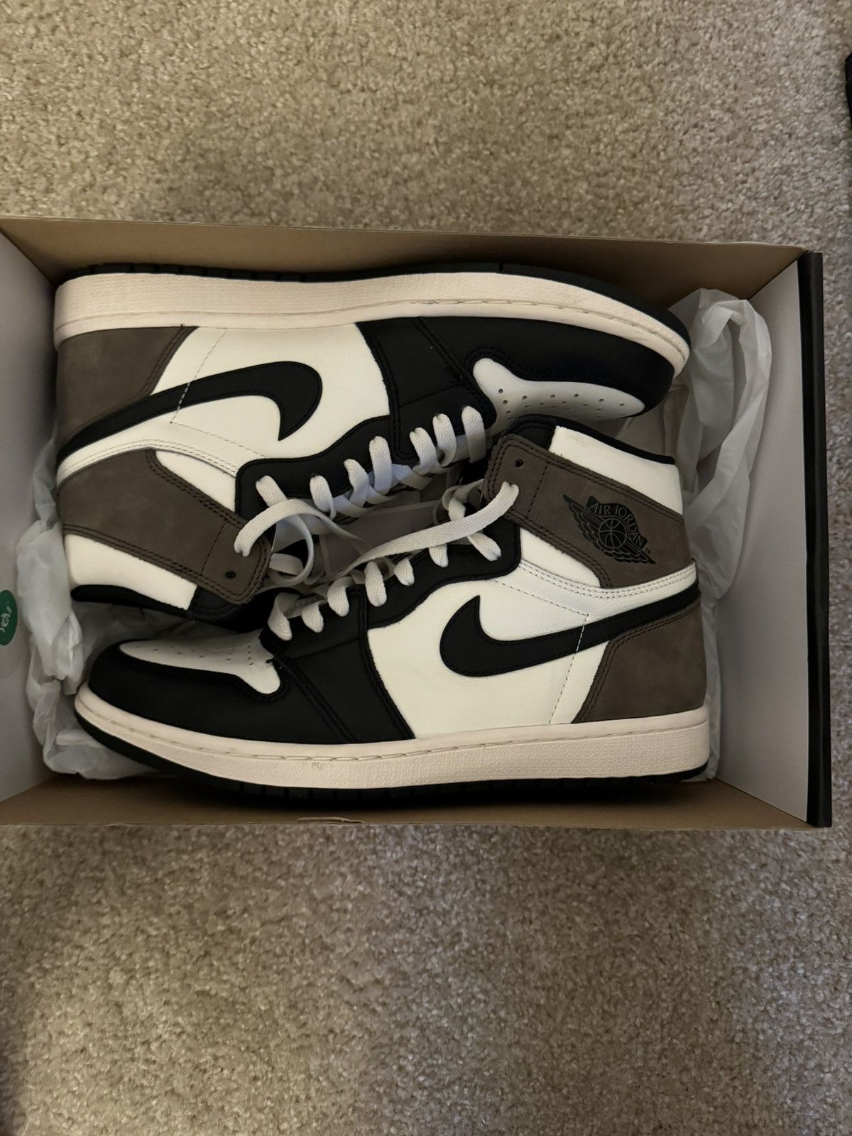 Jordan Brand Jordan 1 Retro High Dark Mocha Size US 10 / EU 43 - 1 Thumbnail