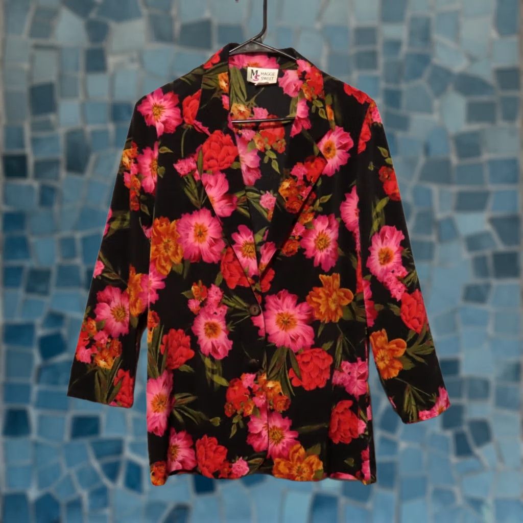 Vintage Maggie Sweet Floral Cluster Black Lightweight Blazer Women Petite Small PS Button Front Collared Pockets Casual Travel Party/Cocktail Juniors? Size S / US 4 / IT 40 - 1 Thumbnail