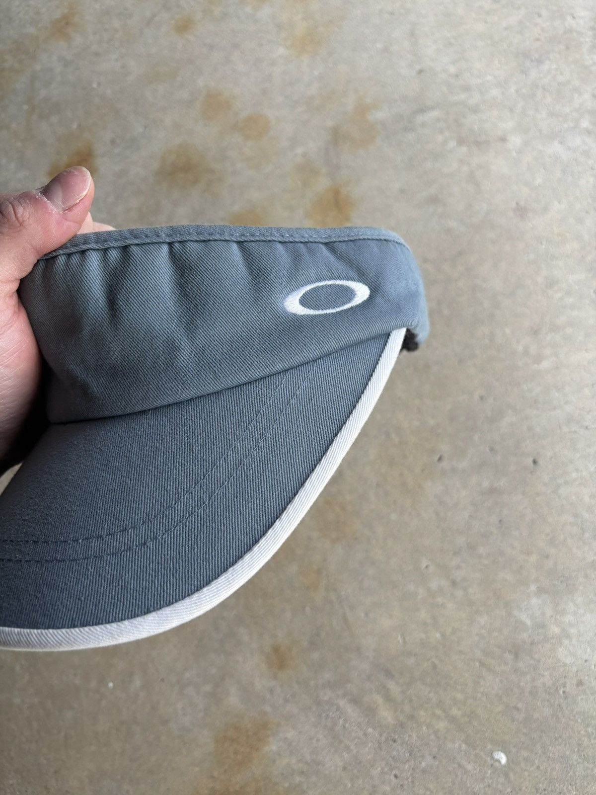Oakley Vintage Oakley Softwear Grey Two Tone Visor Size ONE SIZE - 2 Thumbnail