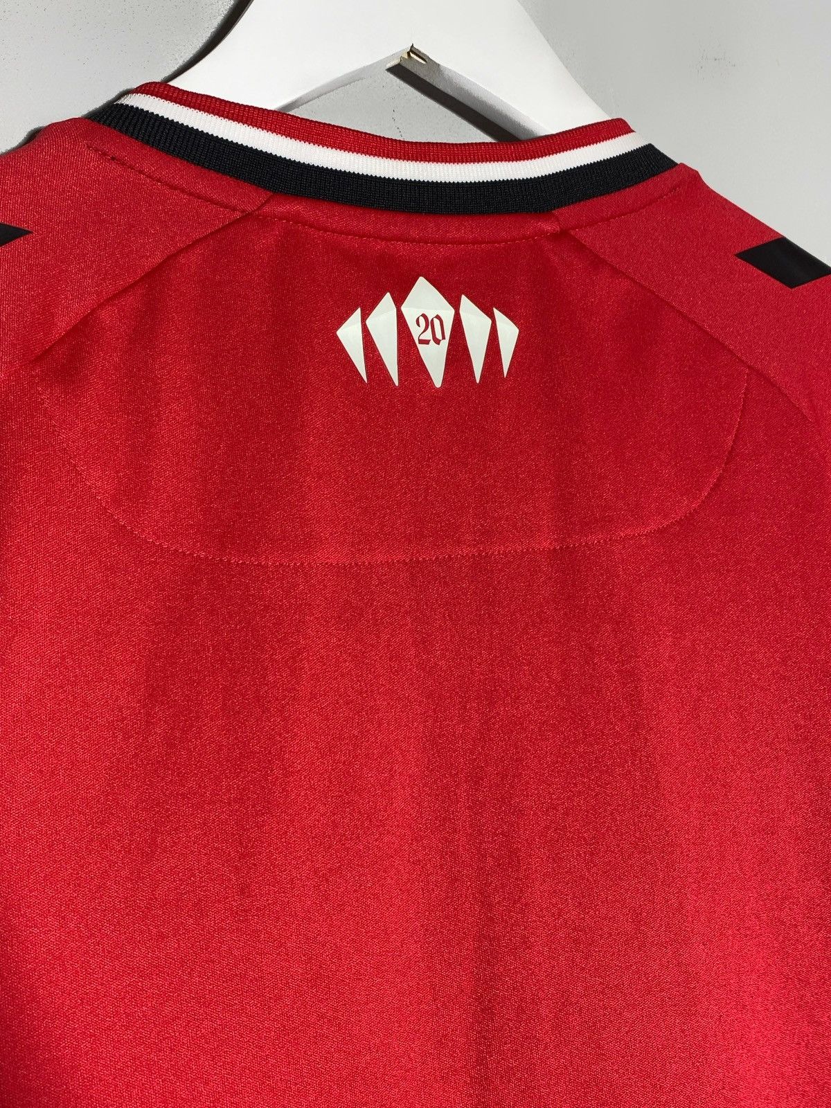 Hummel Southampton 2021/22 Home Football Soccer Jersey Size US S / EU 44-46 / 1 - 13 Thumbnail