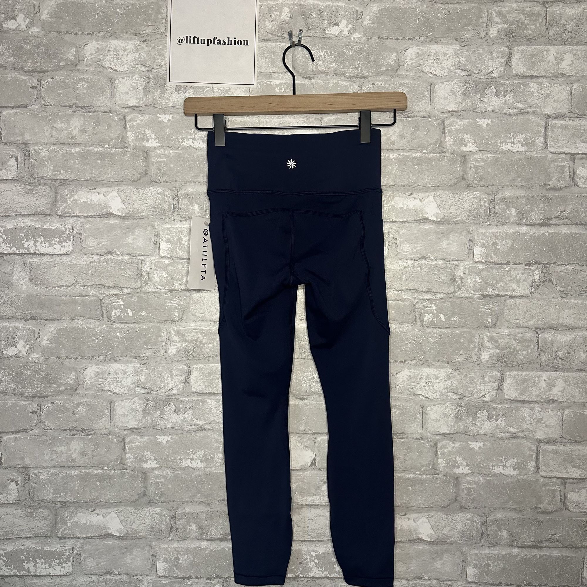 Athleta Athleta Ultimate Stash 7/8 Tight NWT Size XXS (Dress Blue) Size 24" / US 00 / IT 34 - 8 Thumbnail