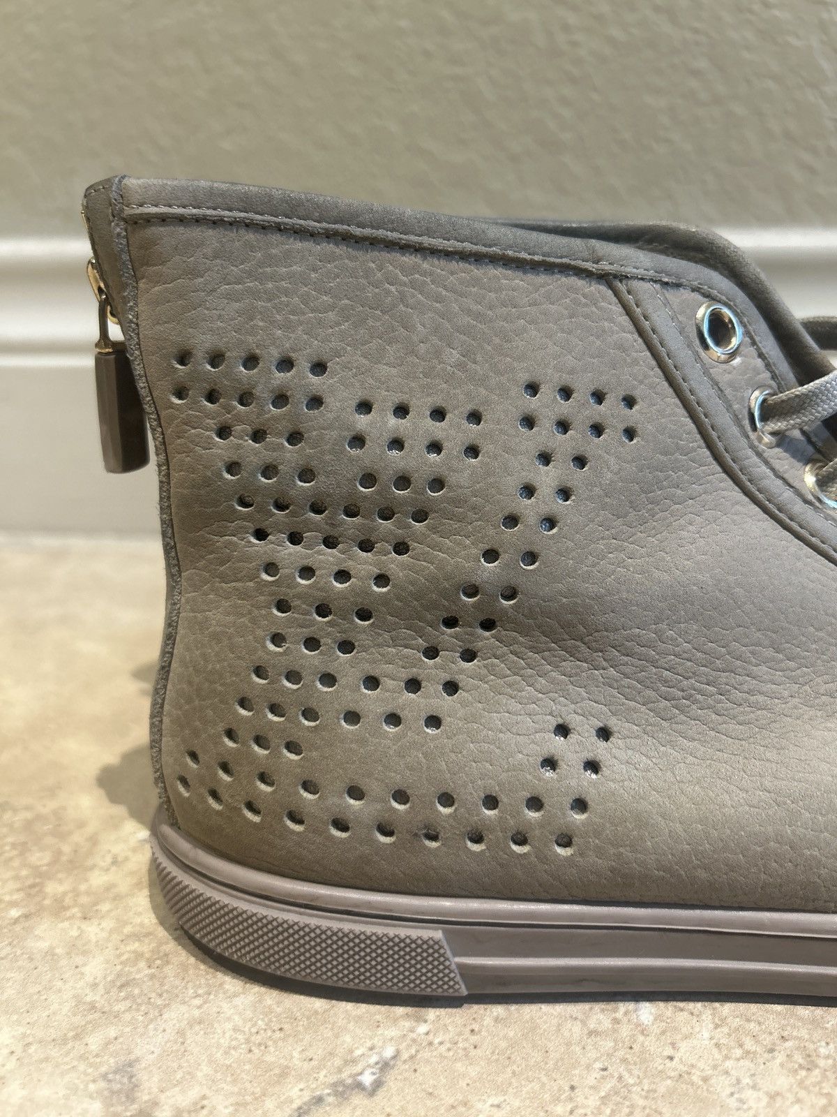 Louis Vuitton Louis Vuitton Taupe Leather hightop sneaker 39/8.5 Size US 8.5 / IT 38.5 - 4 Thumbnail