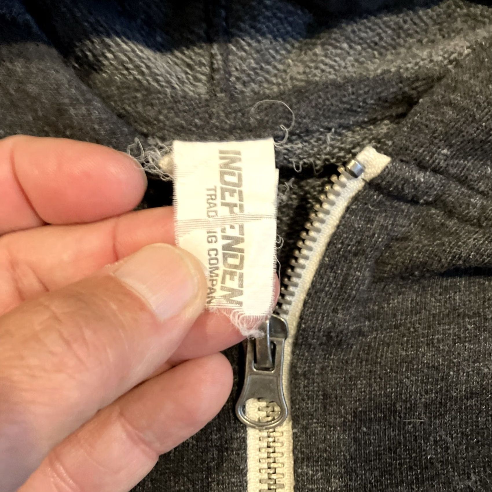 Vintage Foo Fighters 2018 Wrigley Field Hoodie Sweatshirt Large RARE Full Zip Gray Men Size US L / EU 52-54 / 3 - 5 Thumbnail