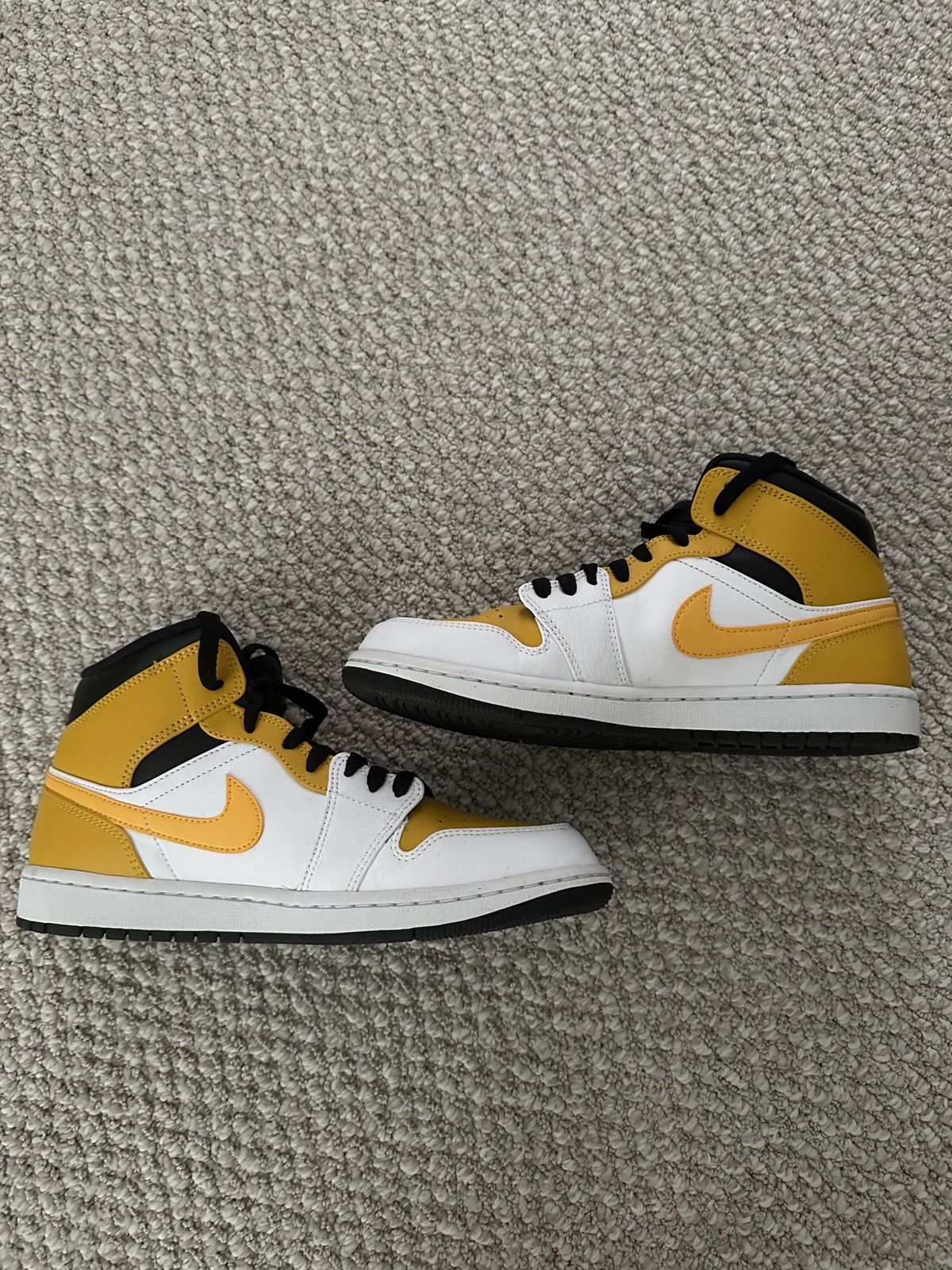 Nike Nike jordan 1 mid sz 8.5 Size US 8.5 / EU 41-42 - 3 Thumbnail