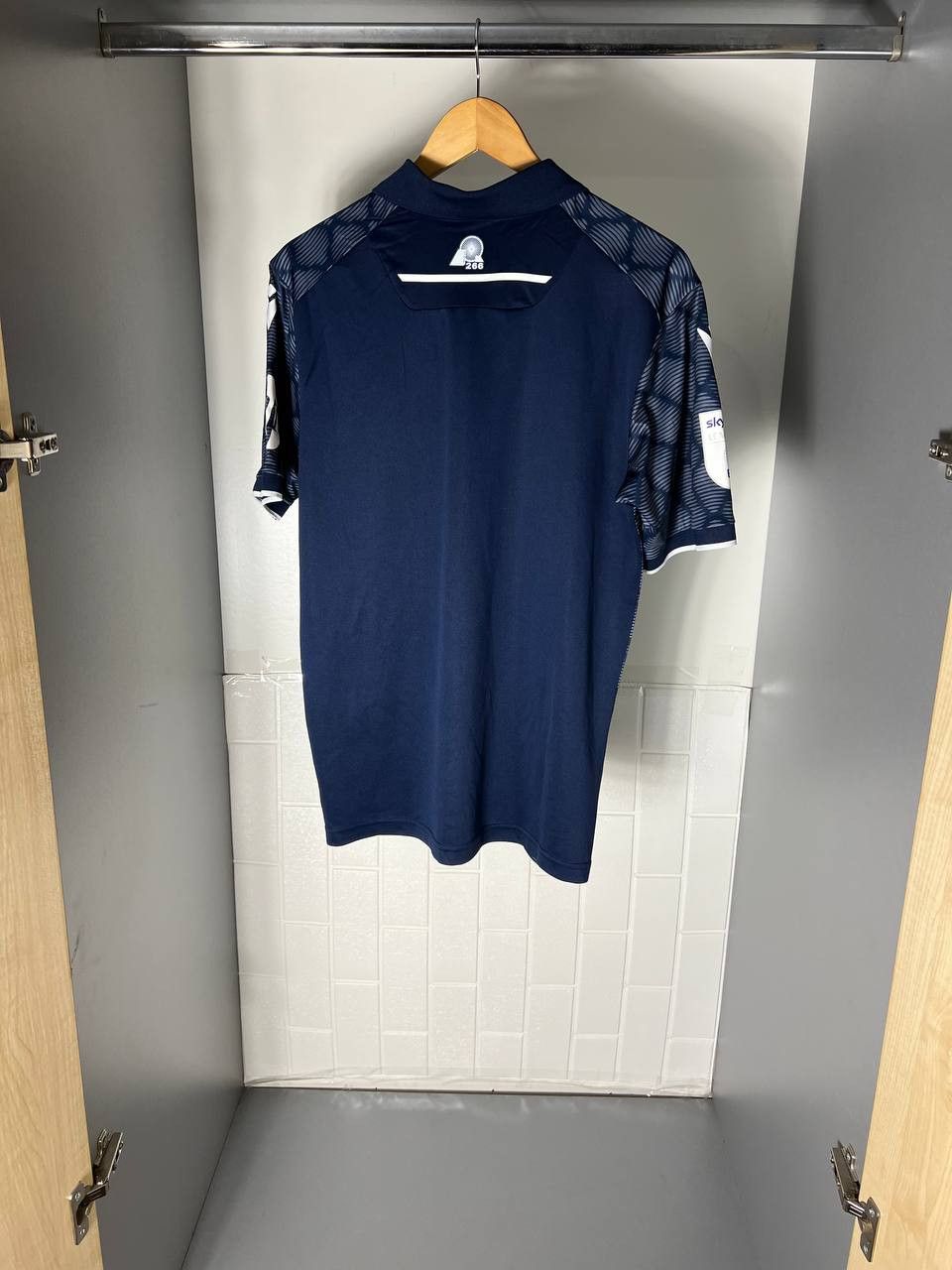 Vintage VERY RARE MACRON FC WREXHAM AFC ENGLAND SOCCER JERSEY Y2K Size US M / EU 48-50 / 2 - 6 Thumbnail